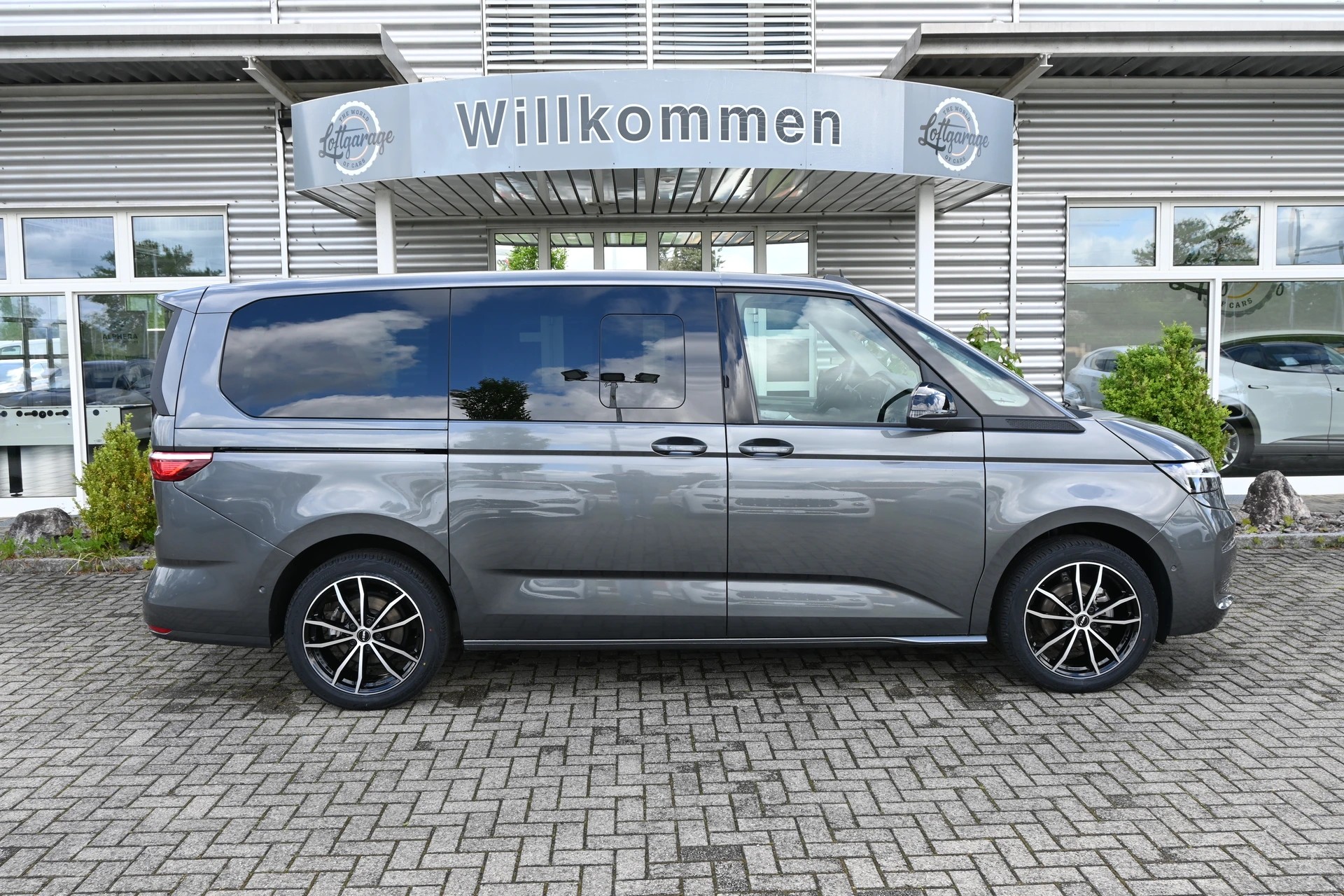 VW Multivan 2.0 TDI DSG Lang 7-Plätzer + AHK 2000kg + Standheizung-image-4