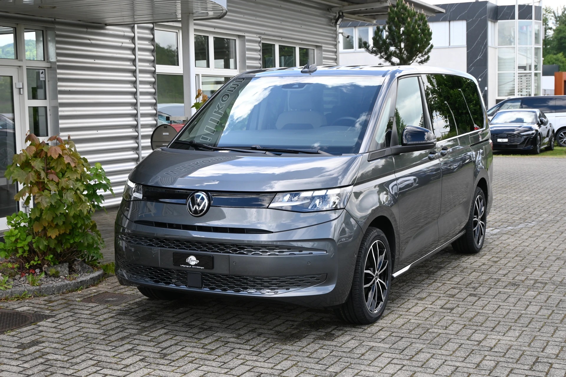 VW Multivan 2.0 TDI DSG Lang 7-Plätzer + AHK 2000kg + Standheizung-image-1