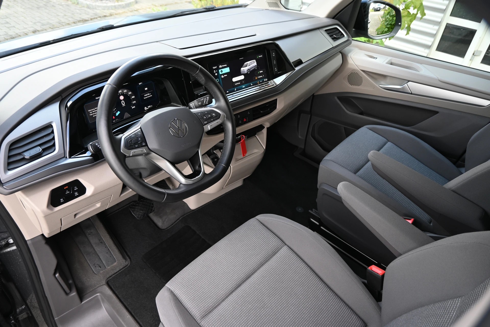 VW Multivan 2.0 TDI DSG Lang 7-Plätzer + AHK 2000kg + Standheizung-image-11