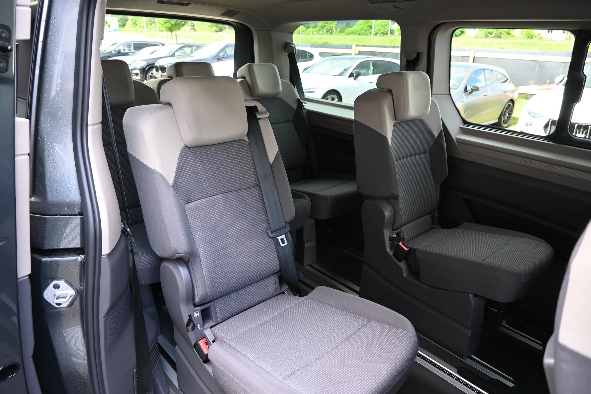 VW Multivan 2.0 TDI DSG Lang 7-Plätzer + AHK 2000kg + Standheizung-image-16