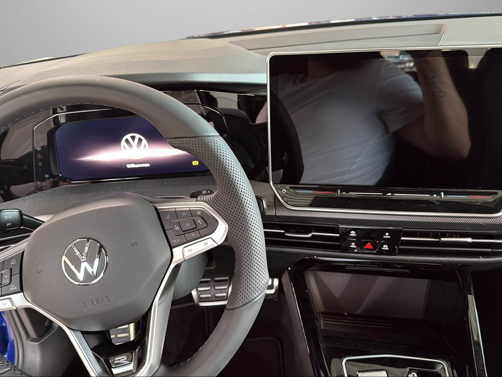 VW Golf 1.5 e TSI mHEV R-Line DSG-image-7