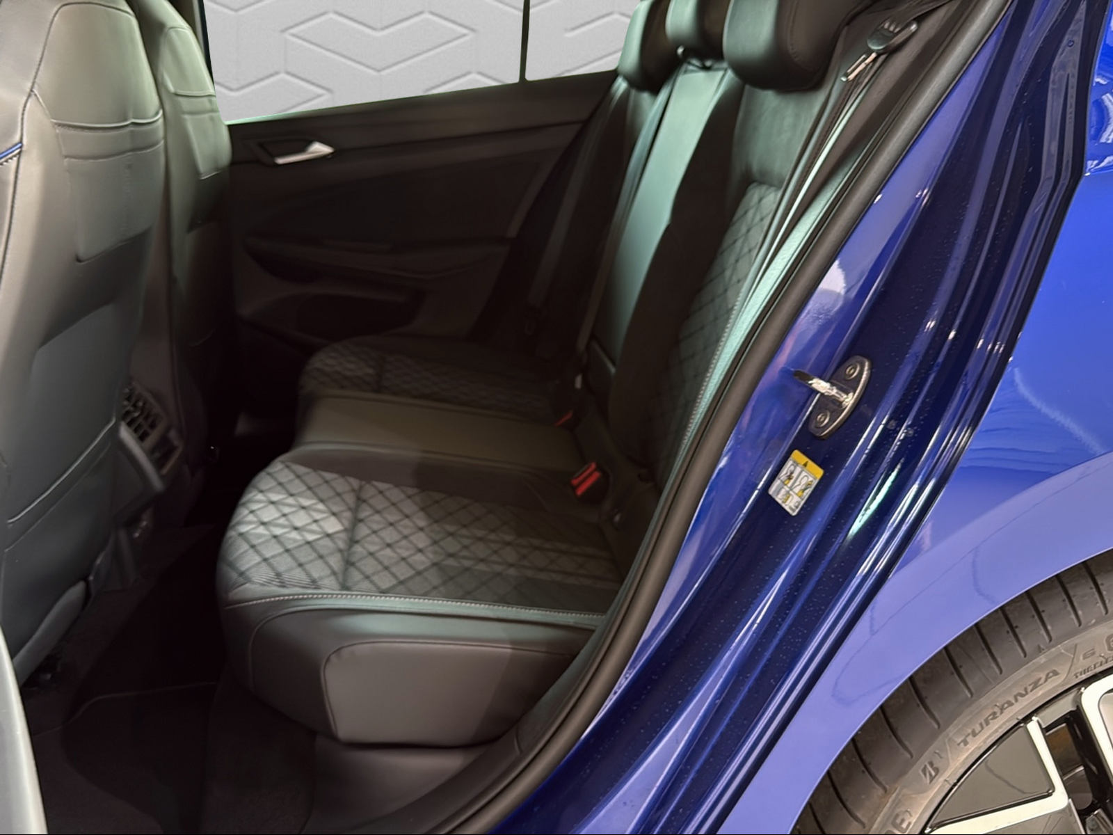 VW Golf 1.5 e TSI mHEV R-Line DSG-image-12