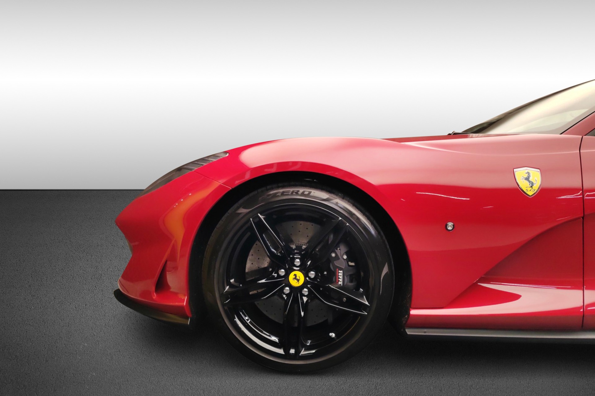 FERRARI 812 Superfast-image-8