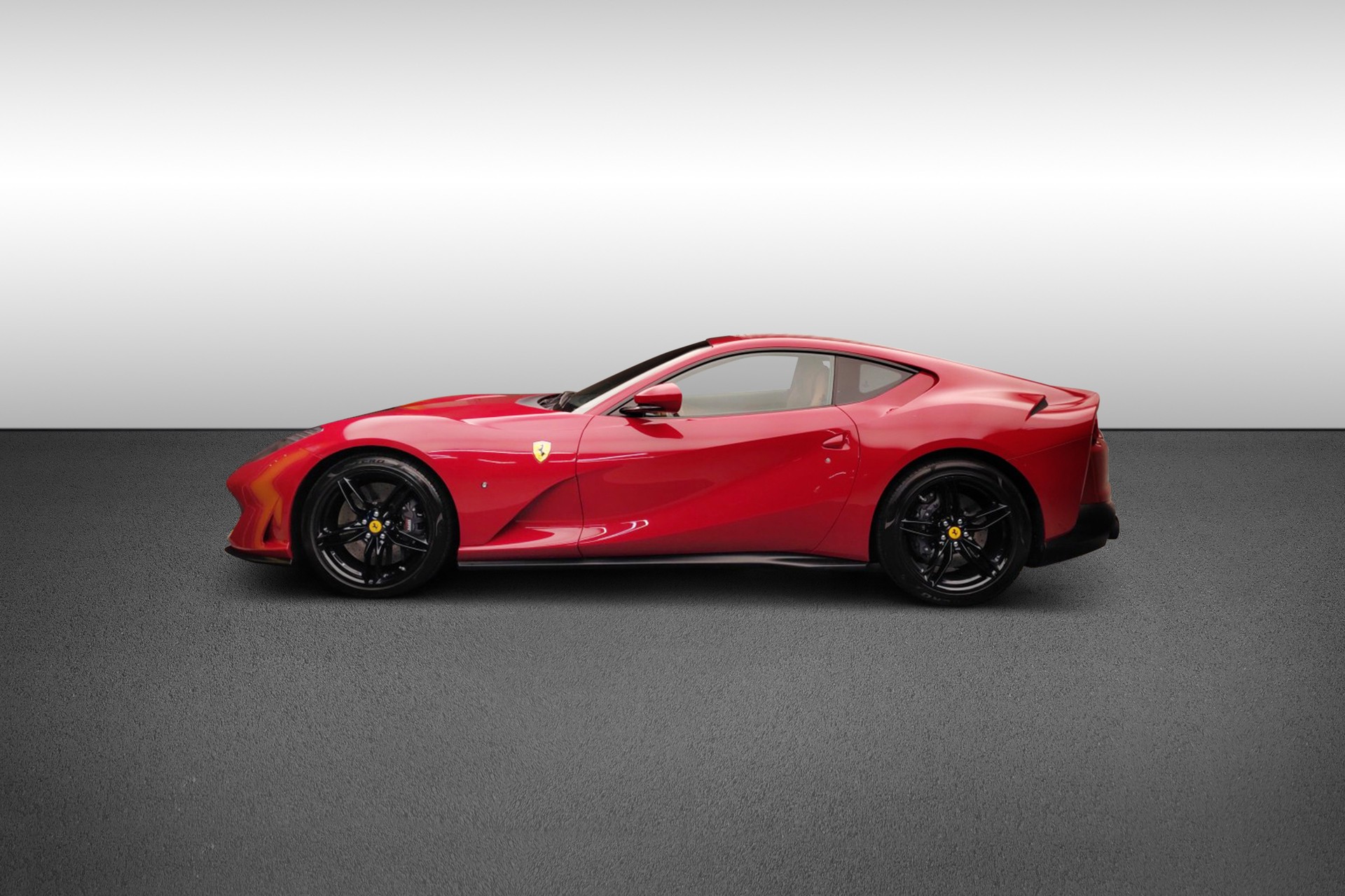 FERRARI 812 Superfast-image-3
