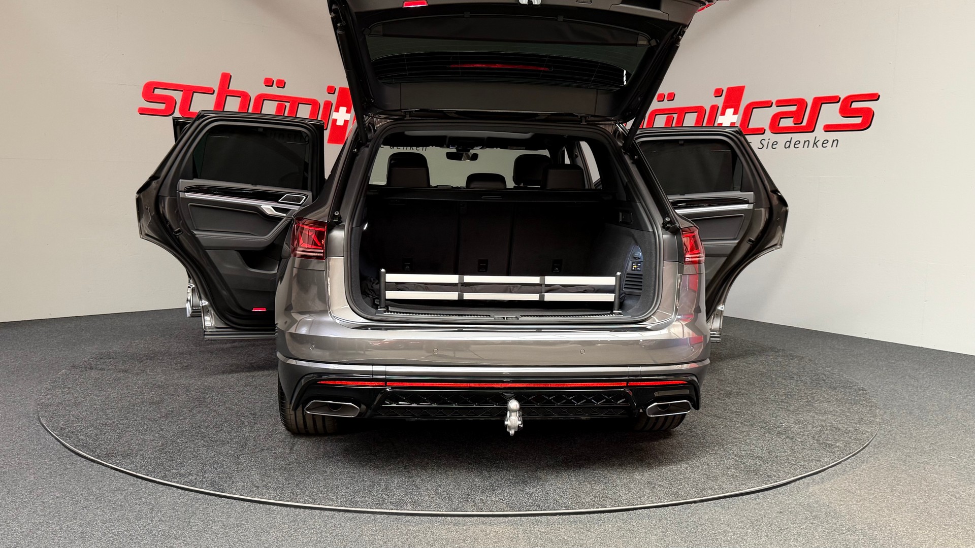 VW Touareg Final Edition 3.0 TDI R-Line Tiptronic-image-5