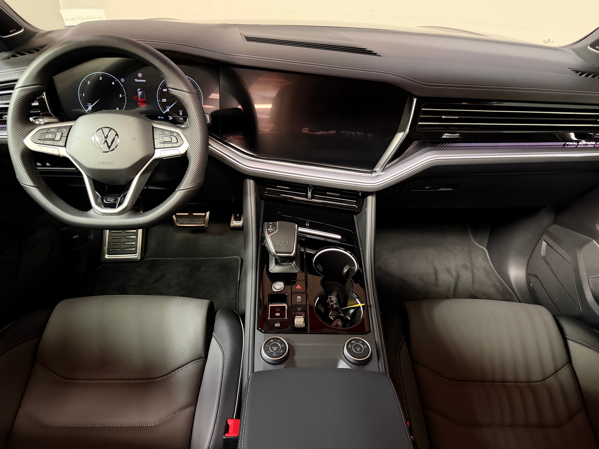 VW Touareg Final Edition 3.0 TDI R-Line Tiptronic-image-17