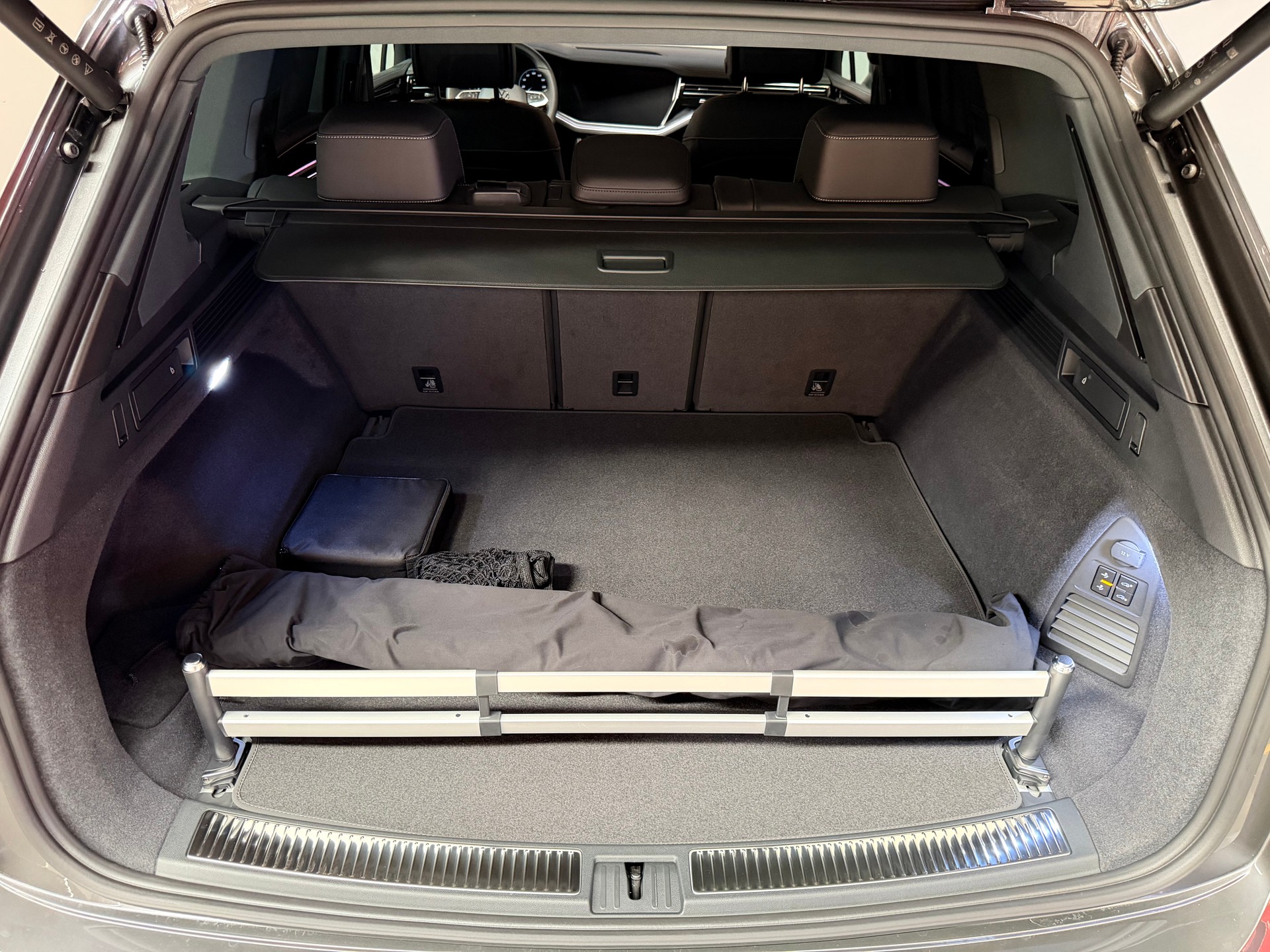 VW Touareg Final Edition 3.0 TDI R-Line Tiptronic-image-10