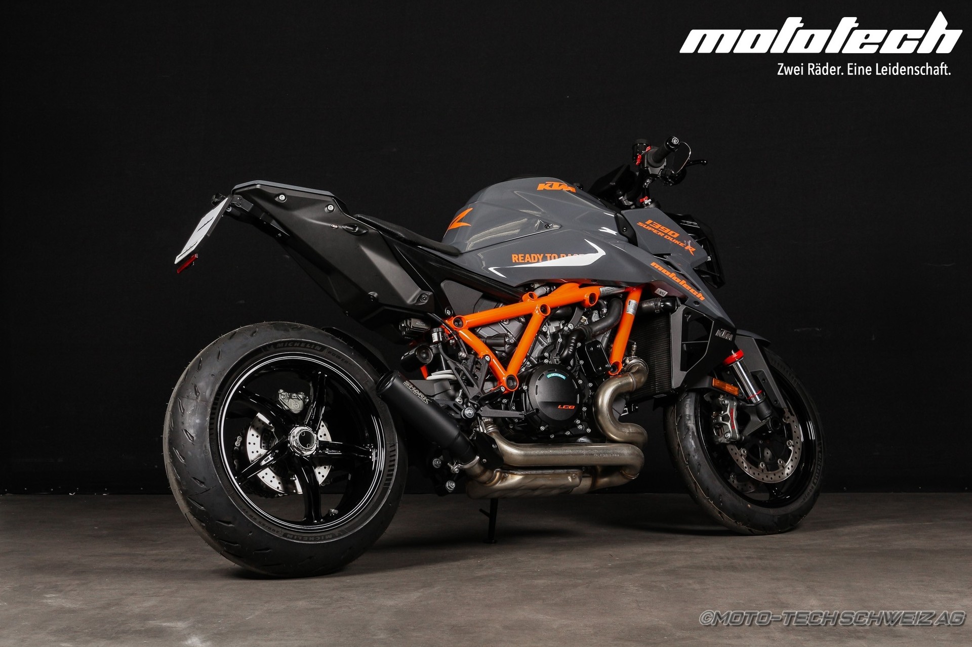 KTM 1390 Super Duke R-showroom-element-1