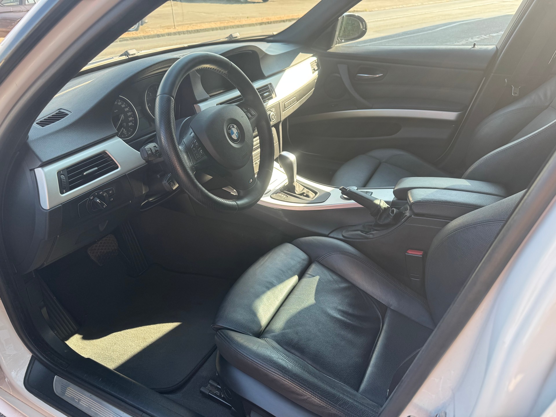 BMW 330d Touring-image-5