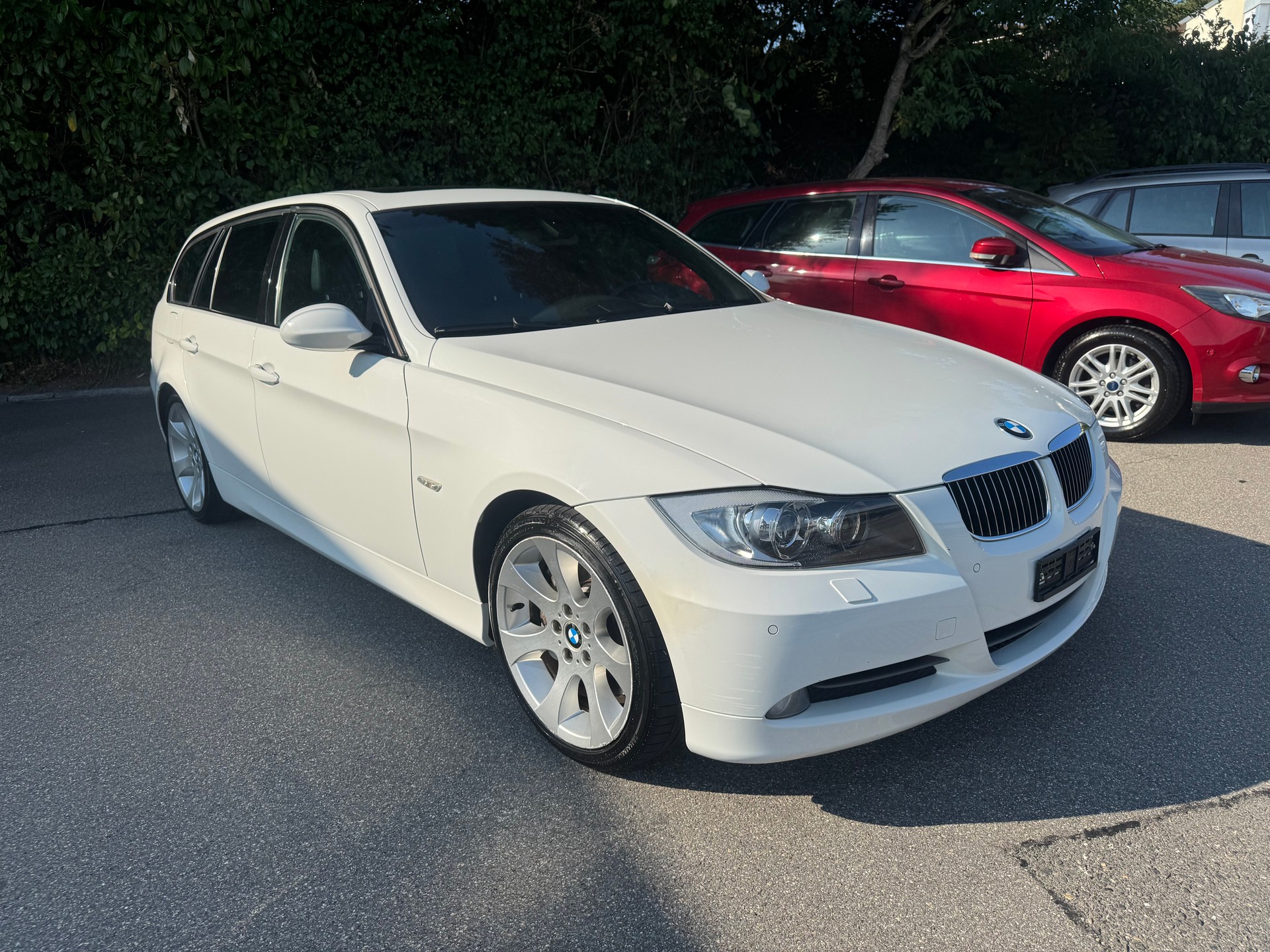 BMW 330d Touring-image-0