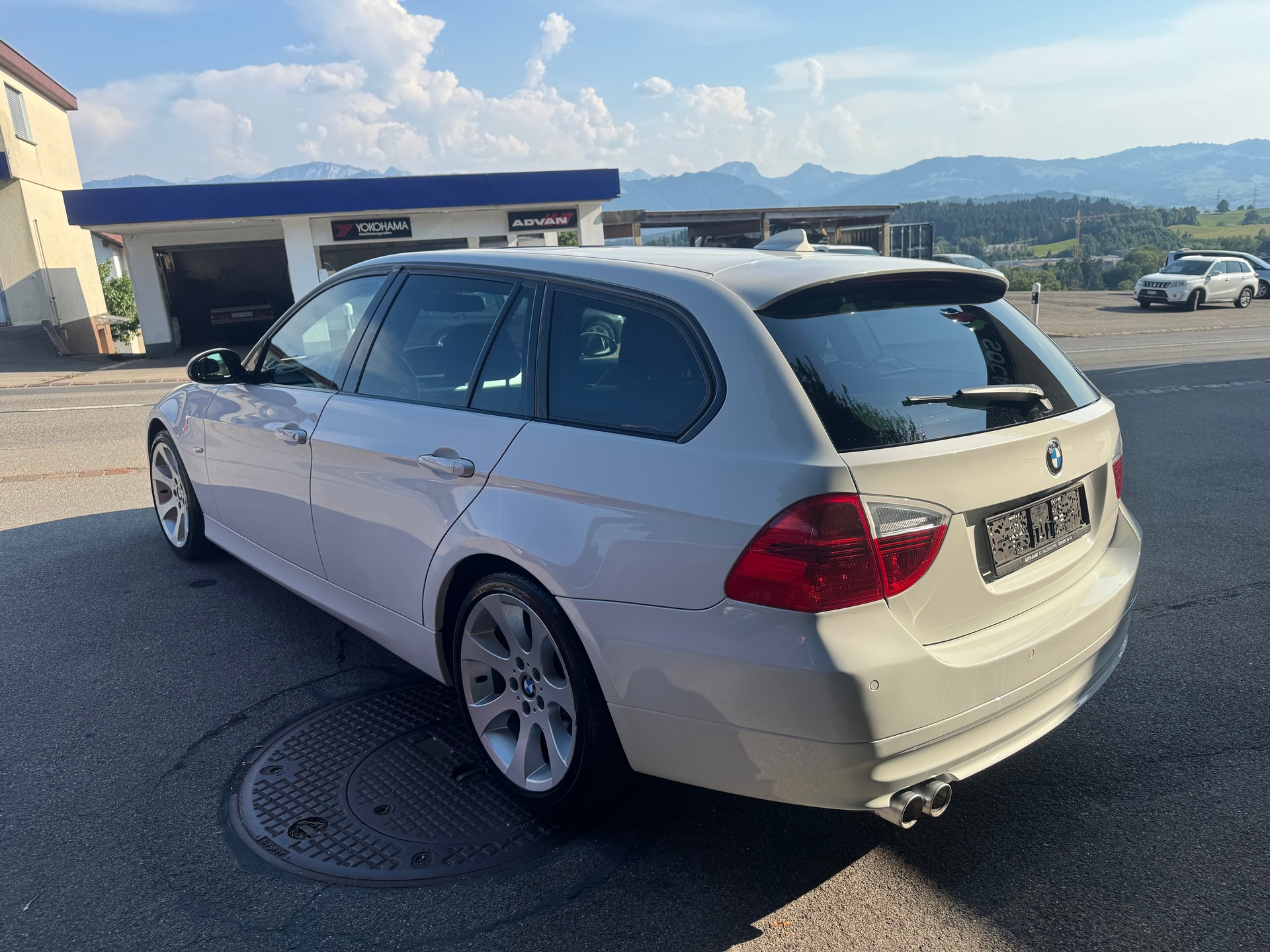 BMW 330d Touring-image-3