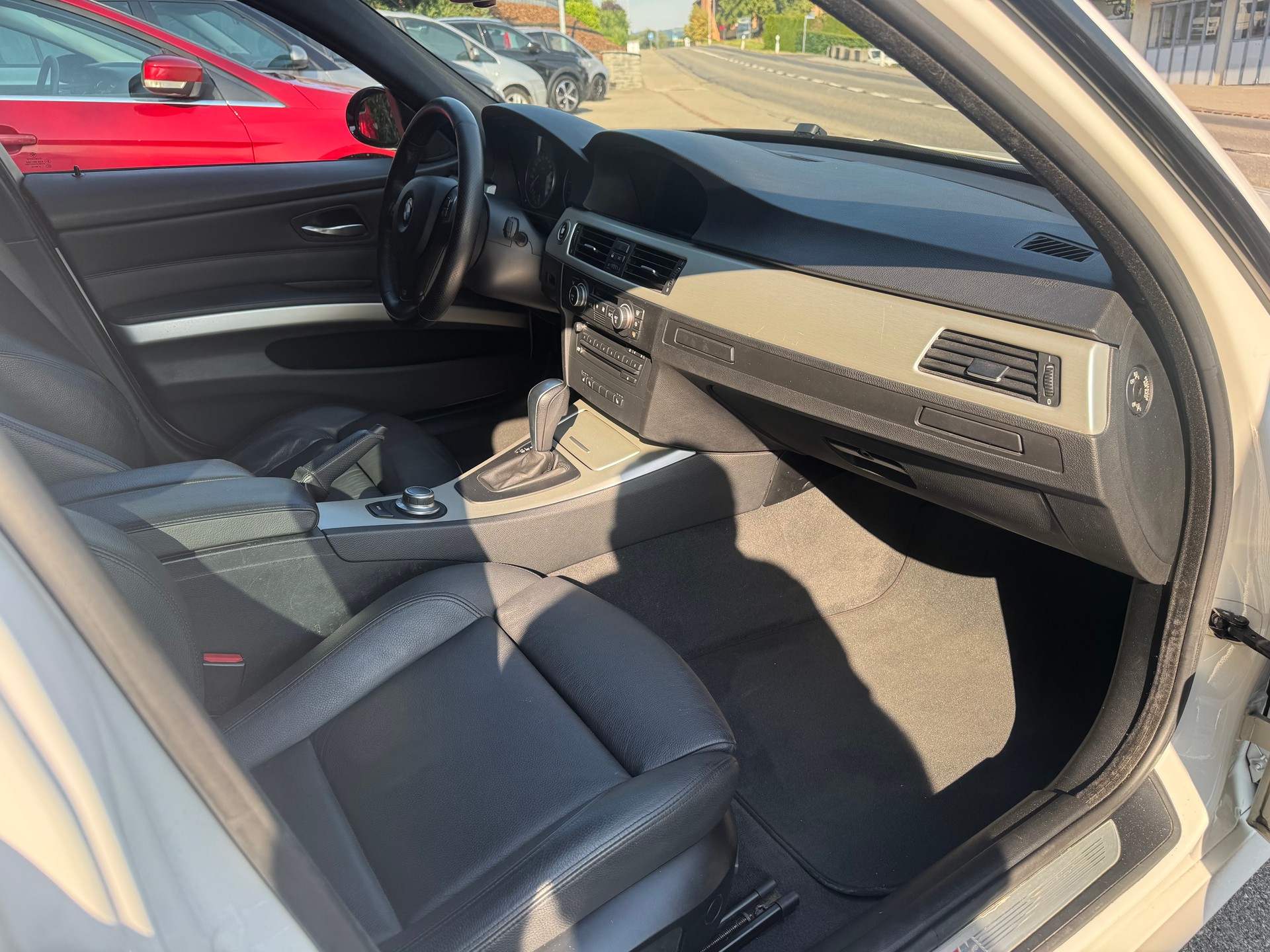 BMW 330d Touring-image-7