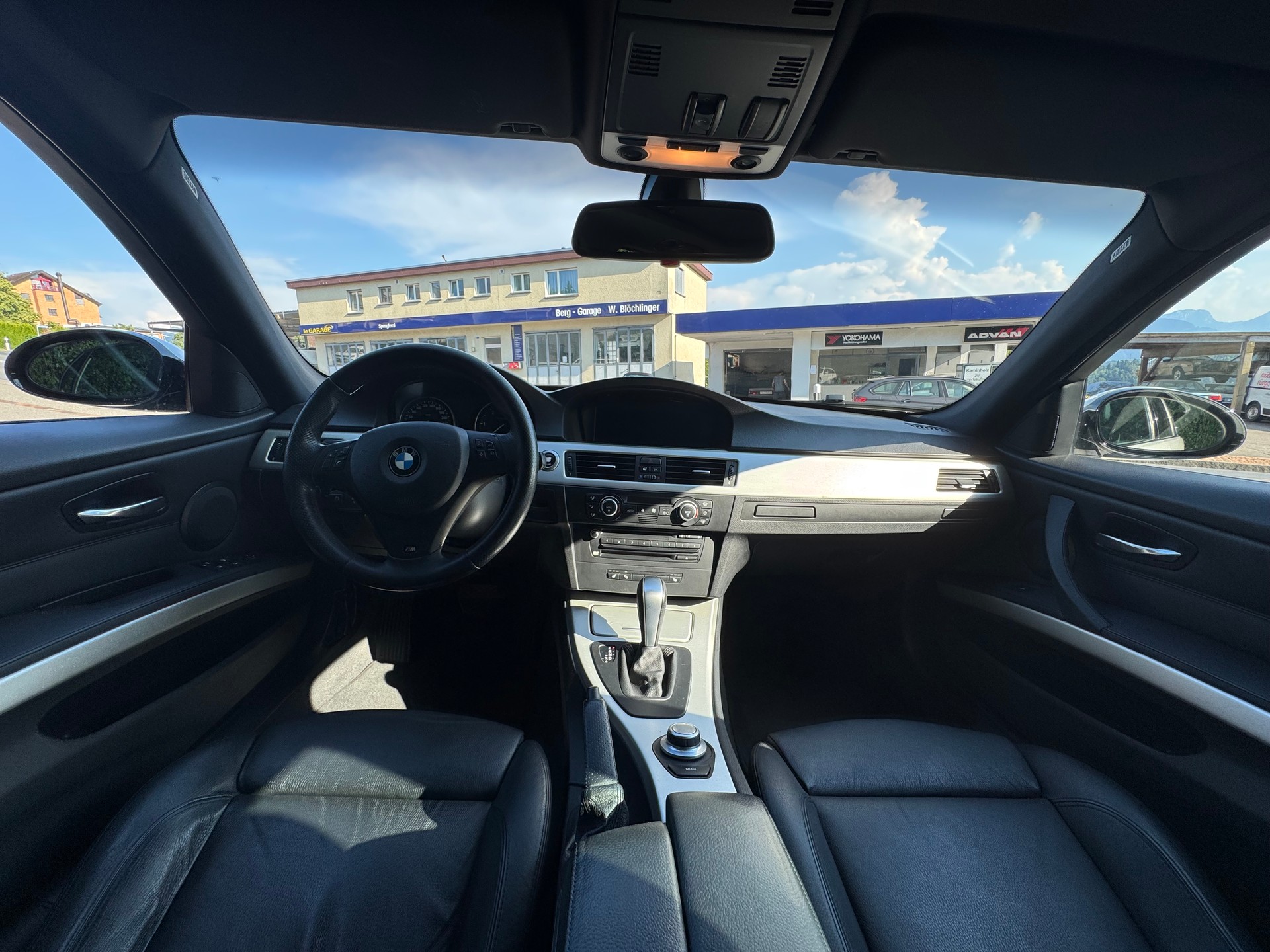 BMW 330d Touring-image-6
