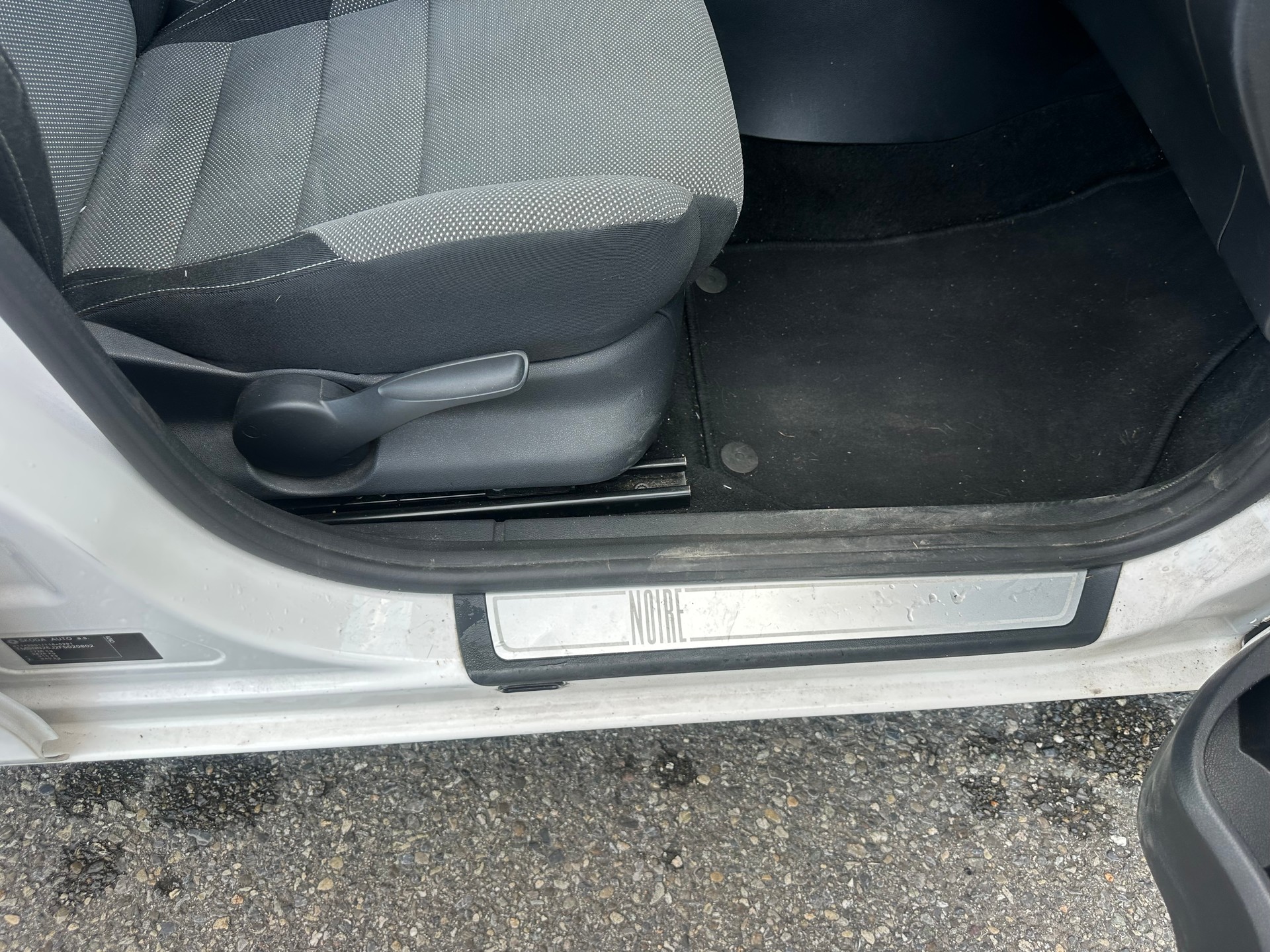SKODA Roomster 1.2 TSI Noire DSG-image-3