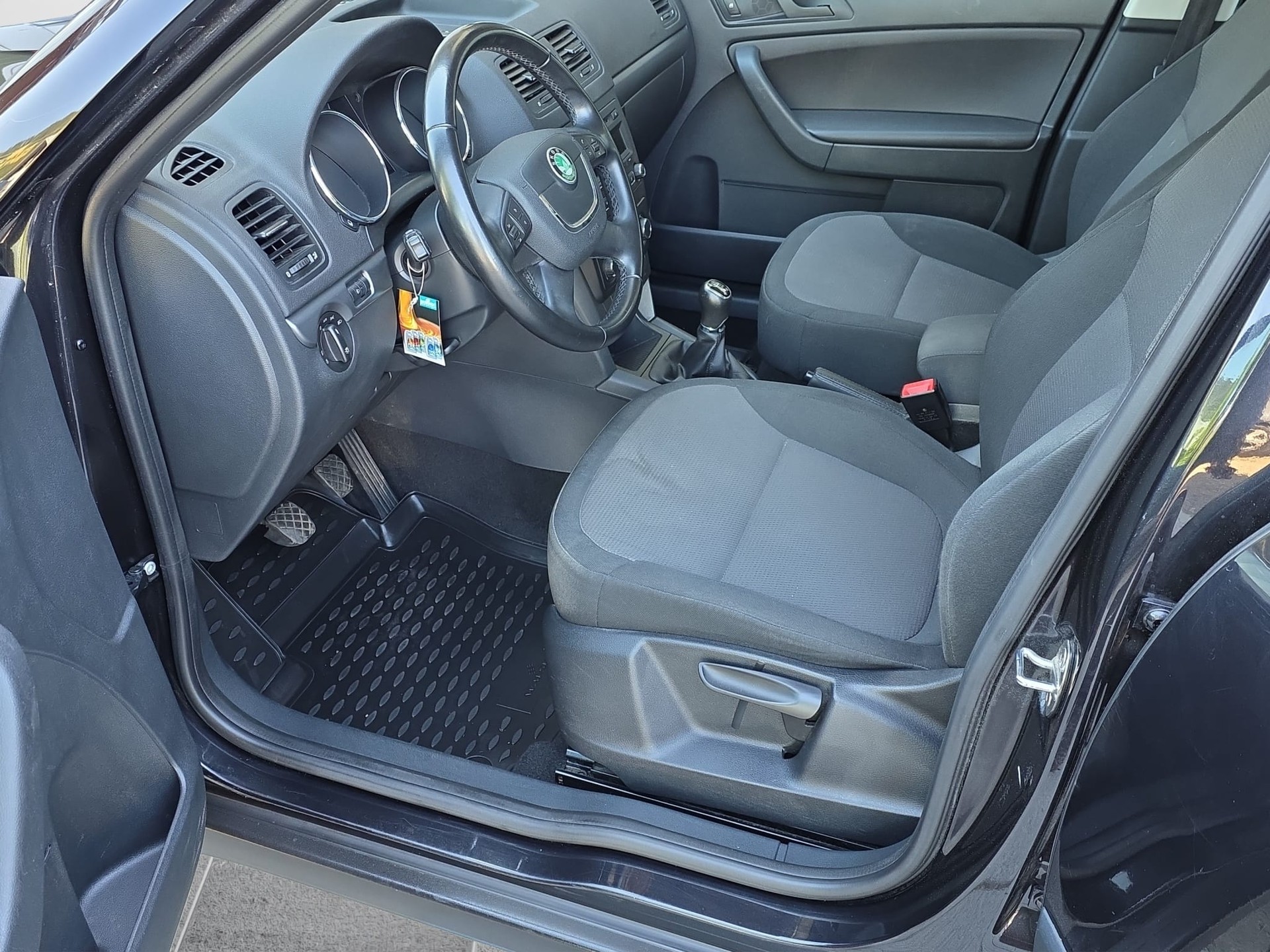 SKODA Yeti 2.0 TDI Ambition 4x4-image-8