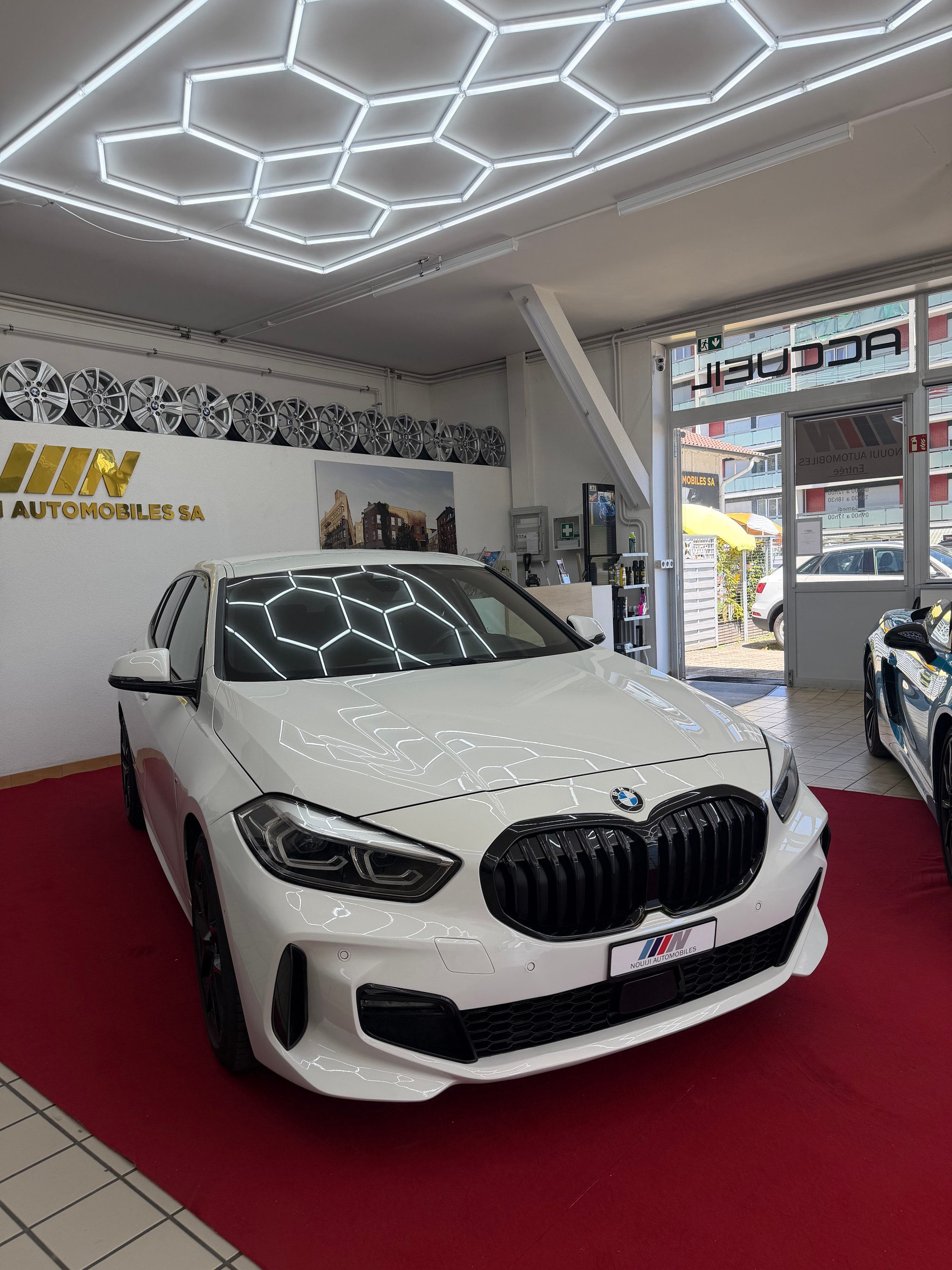 BMW 118d Steptronic M Sport-image-1