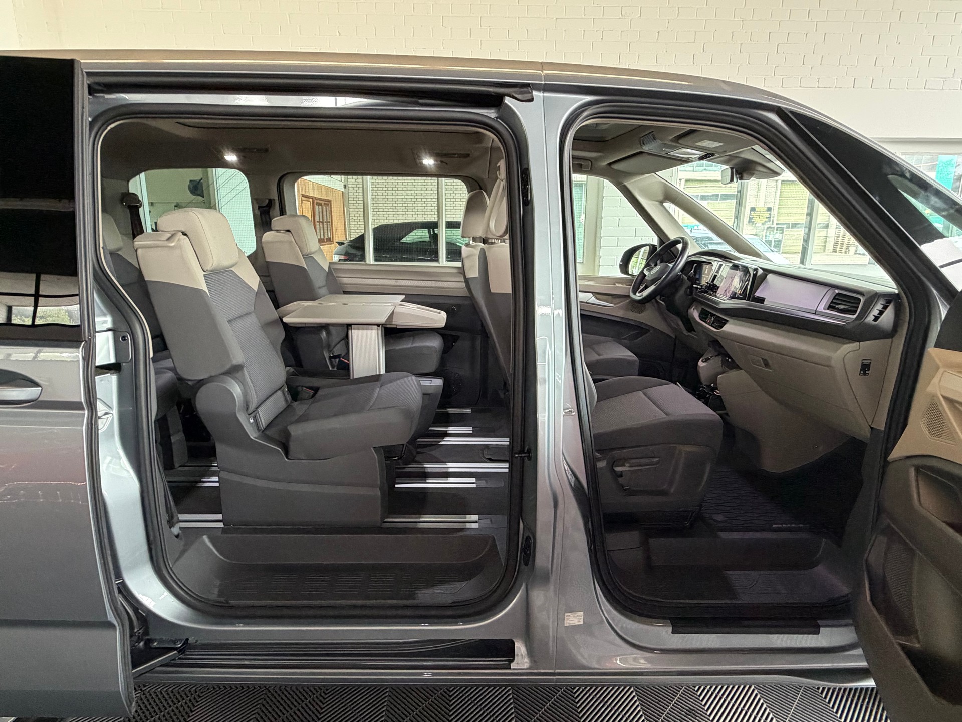 VW Multivan 2.0 TSI 204 PS DSG * STANDHEIZUNG * 7 SITZE *-image-10