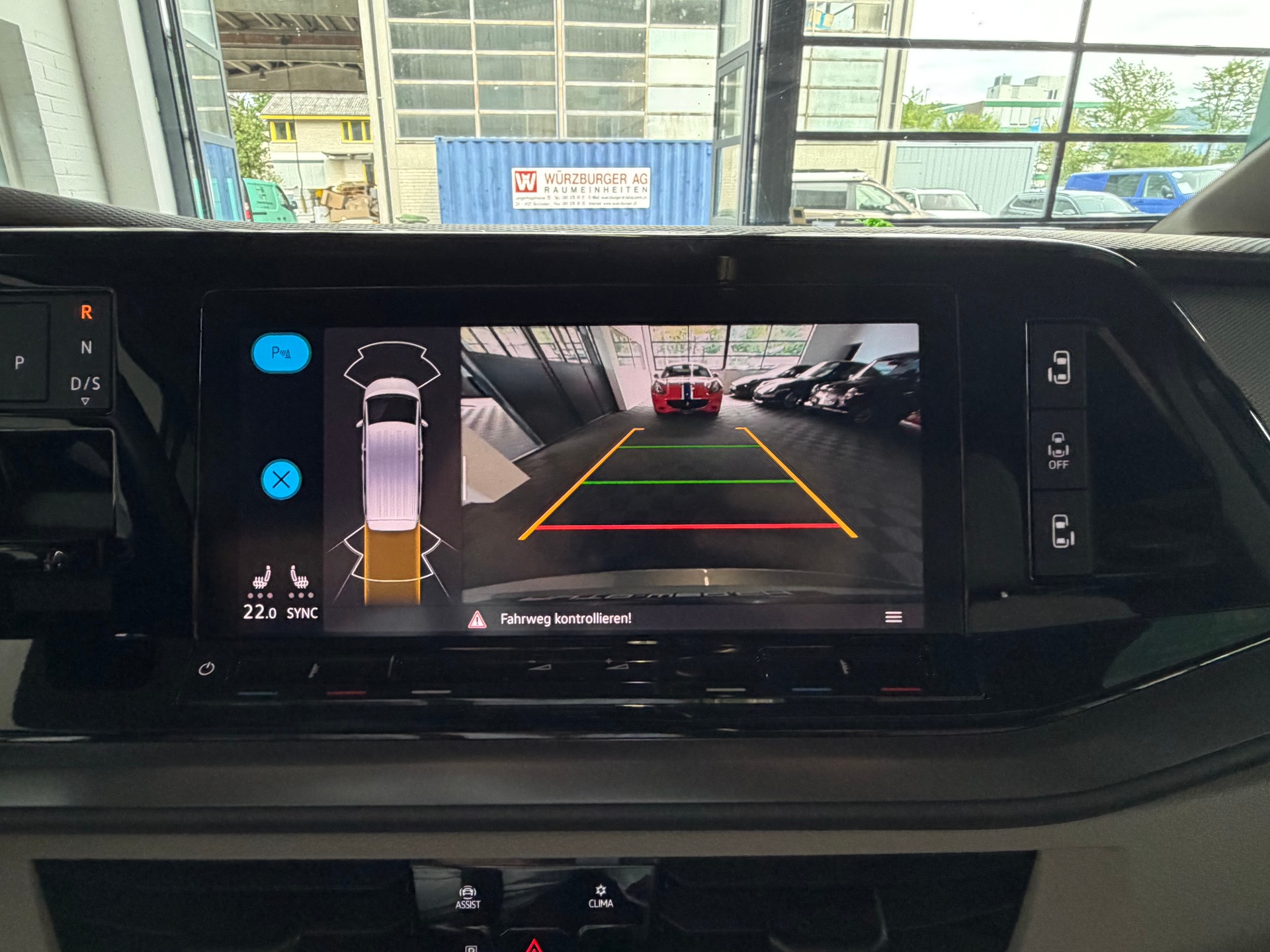 VW Multivan 2.0 TSI 204 PS DSG * STANDHEIZUNG * 7 SITZE *-image-23