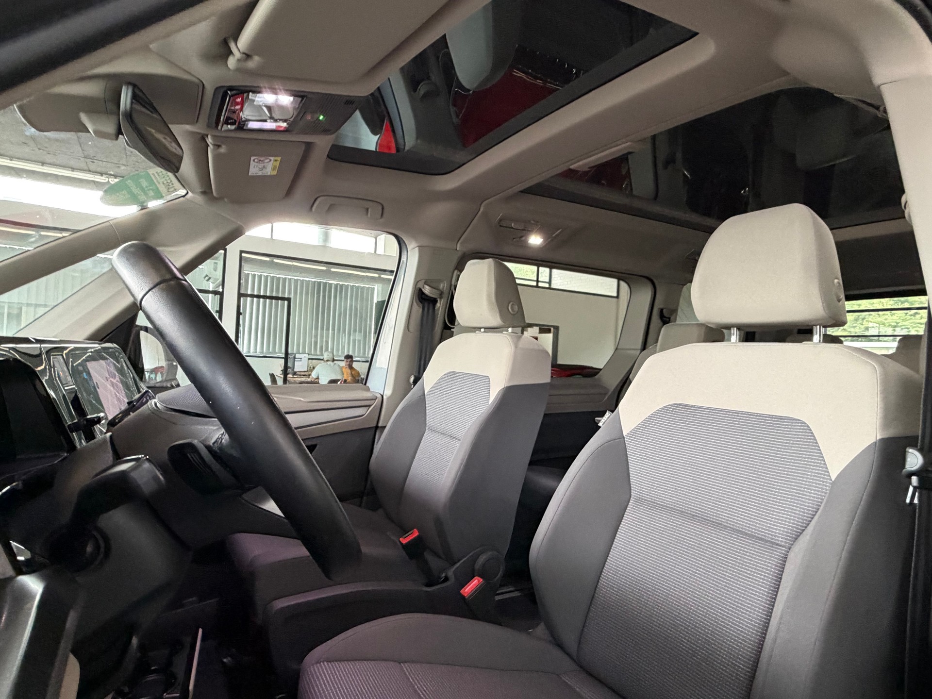 VW Multivan 2.0 TSI 204 PS DSG * STANDHEIZUNG * 7 SITZE *-image-19