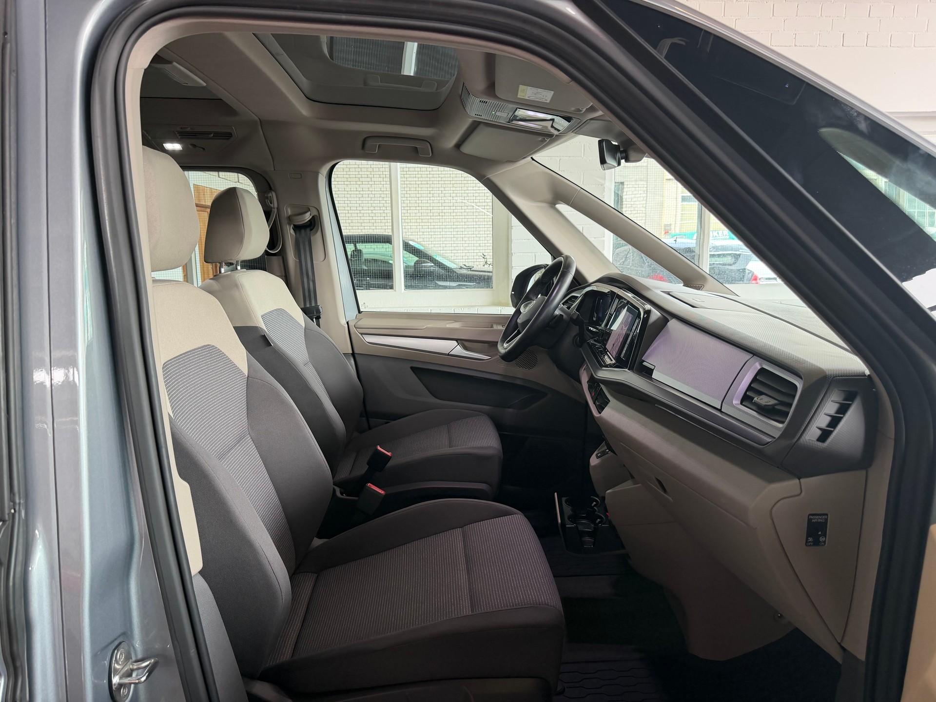 VW Multivan 2.0 TSI 204 PS DSG * STANDHEIZUNG * 7 SITZE *-image-9