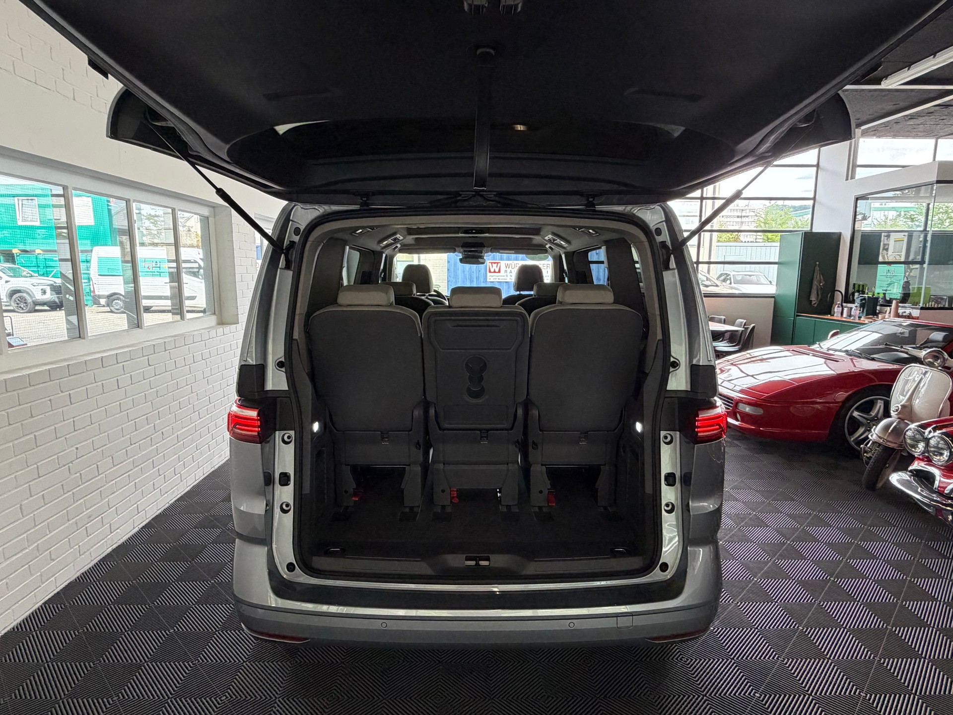 VW Multivan 2.0 TSI 204 PS DSG * STANDHEIZUNG * 7 SITZE *-image-14