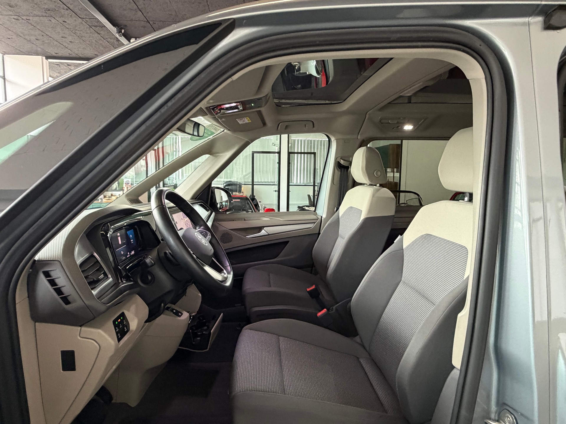 VW Multivan 2.0 TSI 204 PS DSG * STANDHEIZUNG * 7 SITZE *-image-17