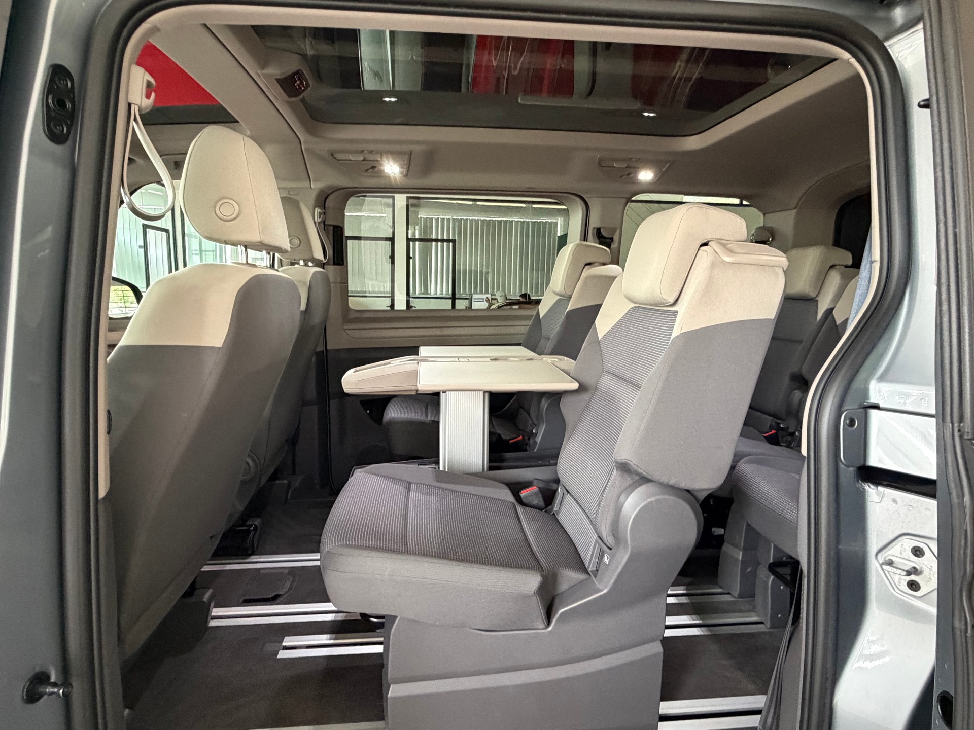 VW Multivan 2.0 TSI 204 PS DSG * STANDHEIZUNG * 7 SITZE *-image-15