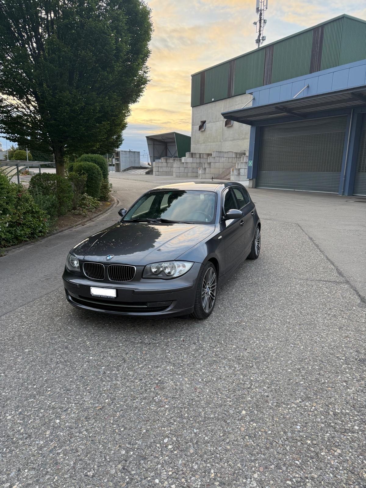 BMW 130i Steptronic-image-1