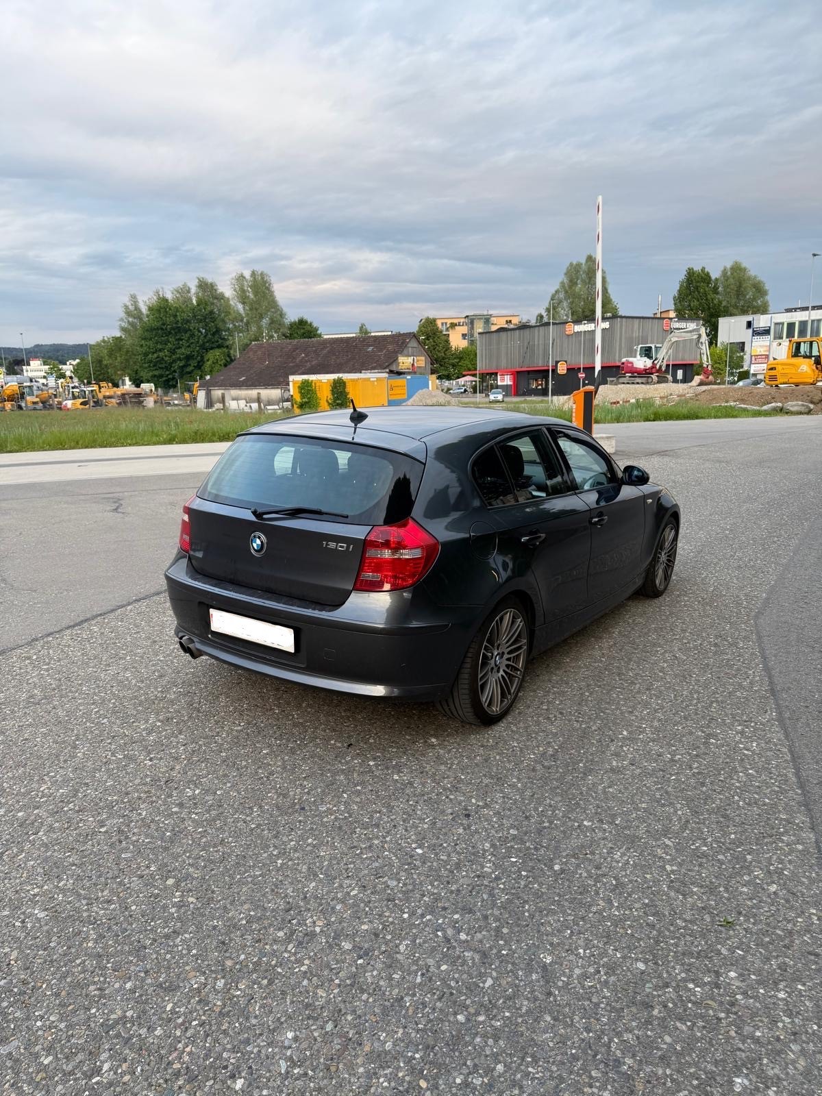 BMW 130i Steptronic-image-3