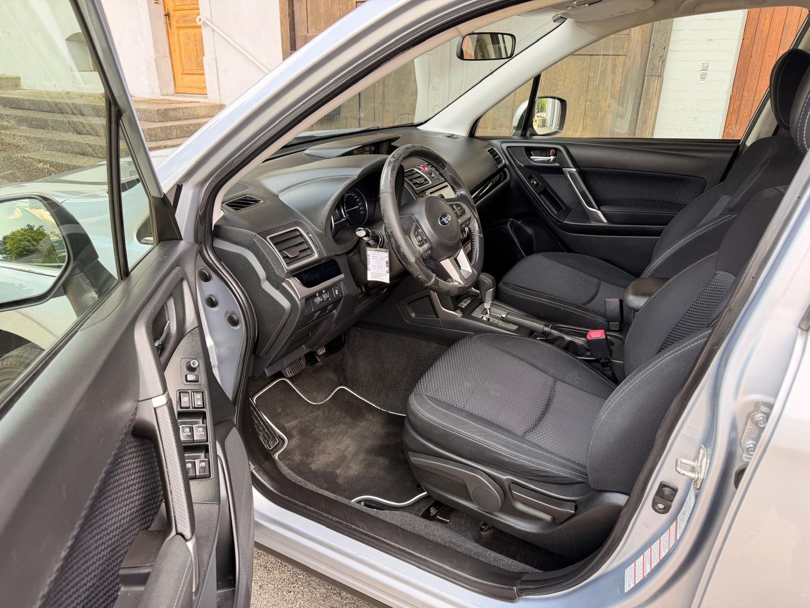 SUBARU Forester 2.0i Advantage Lineartronic-image-8