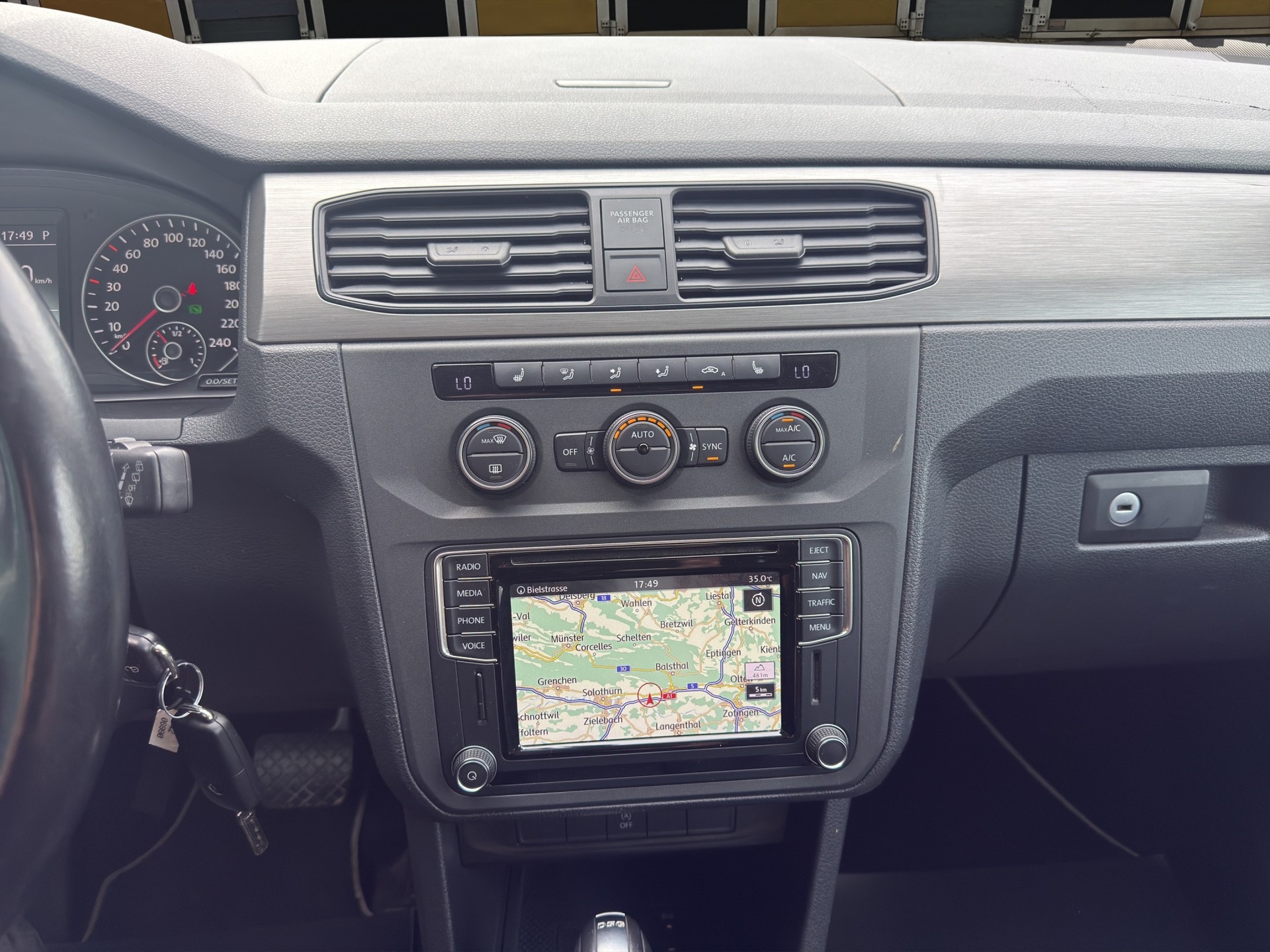 VW Caddy 2.0 TDI Family DSG-image-14