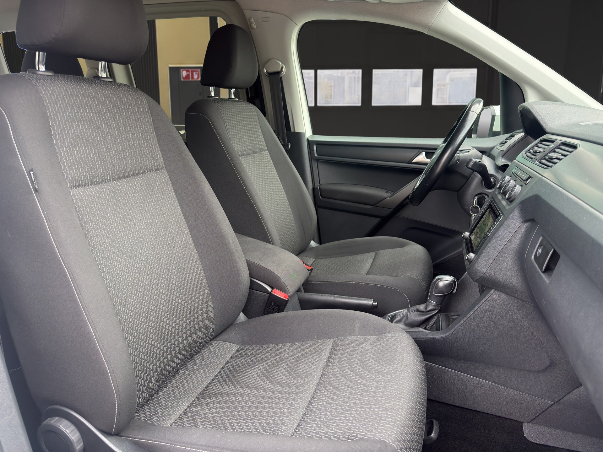 VW Caddy 2.0 TDI Family DSG-image-9