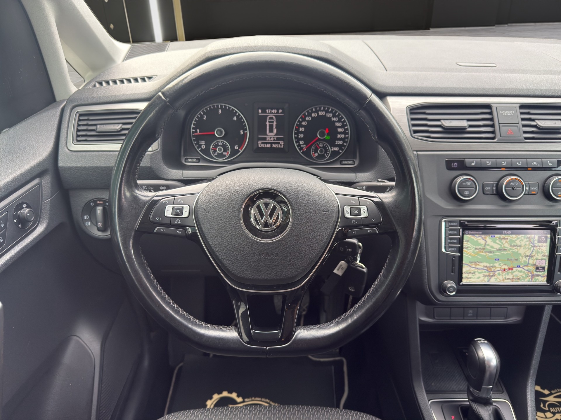 VW Caddy 2.0 TDI Family DSG-image-11