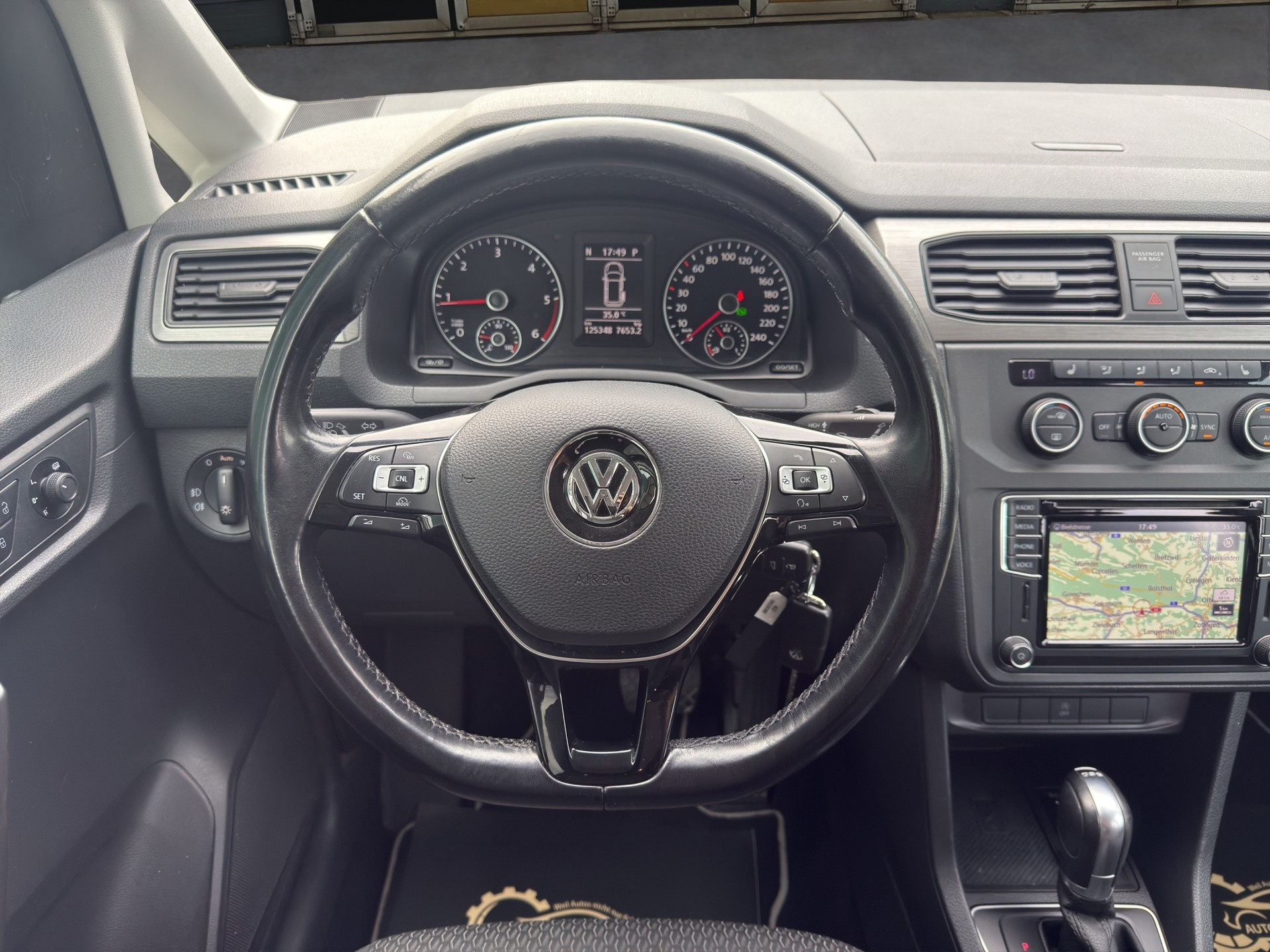 VW Caddy 2.0 TDI Family DSG-image-11