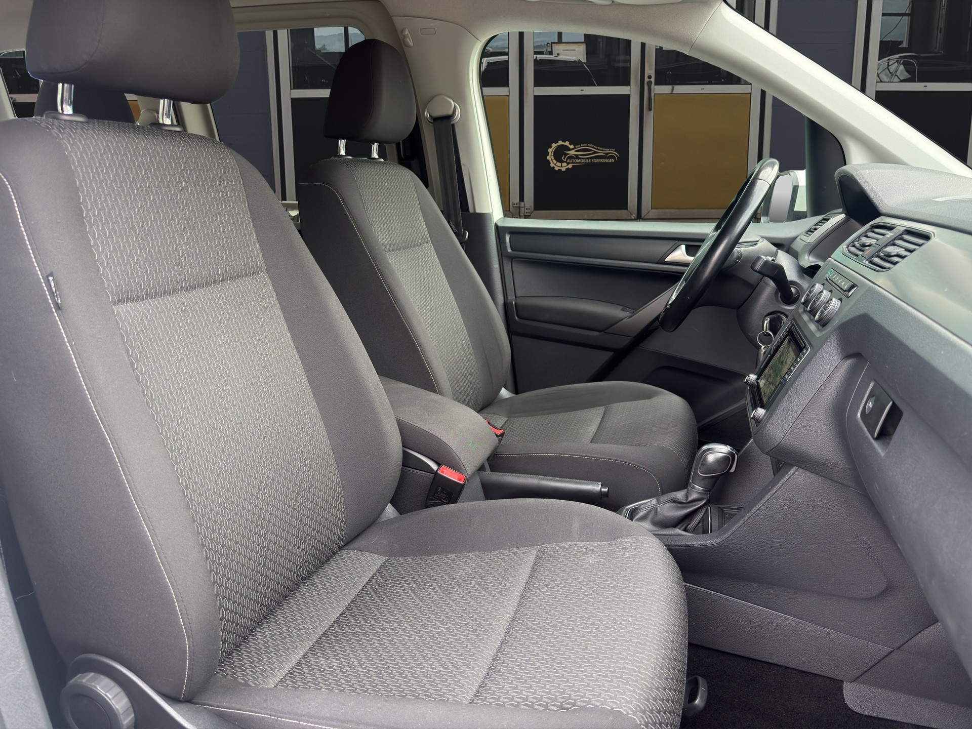 VW Caddy 2.0 TDI Family DSG-image-9