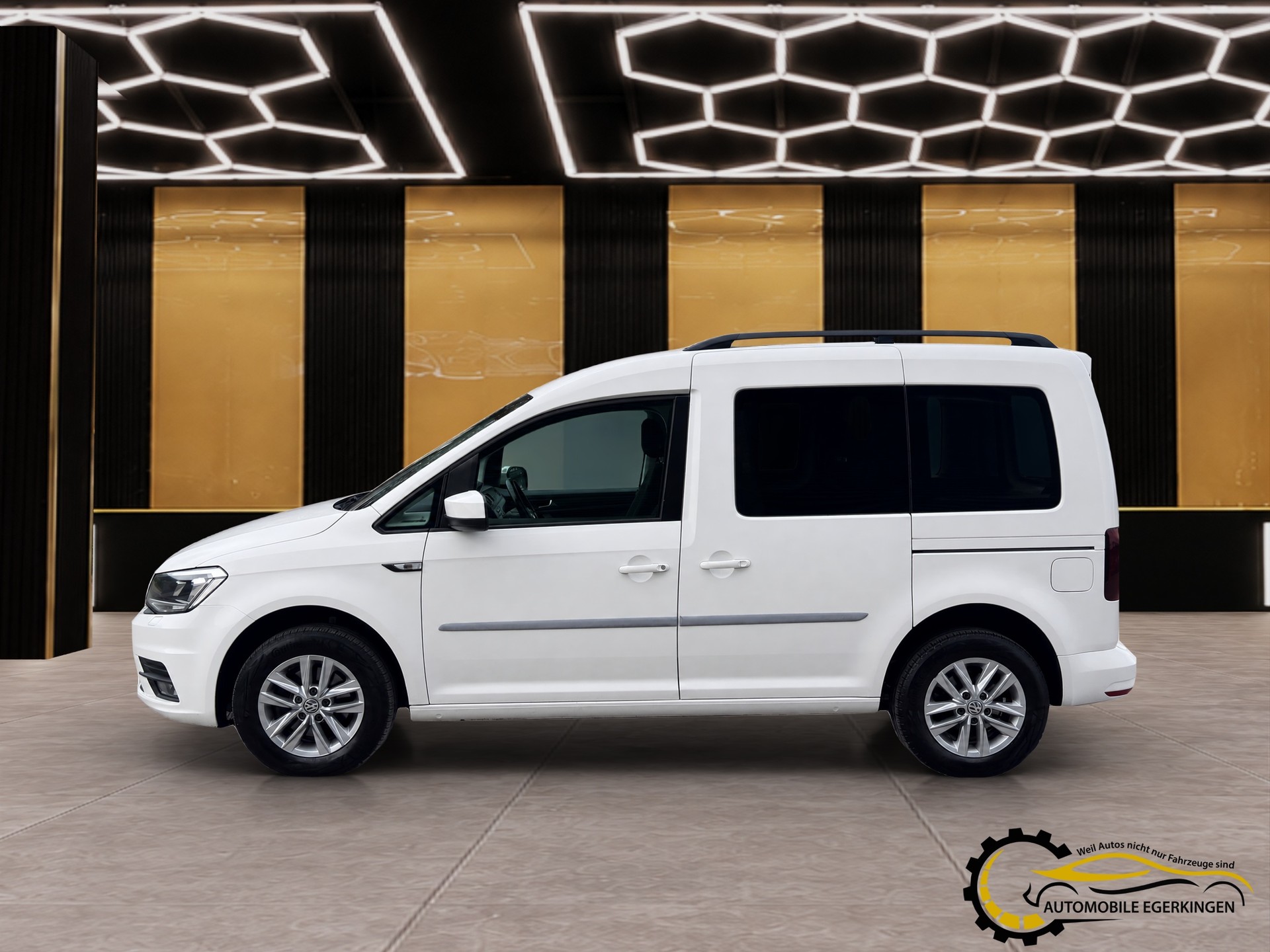 VW Caddy 2.0 TDI Family DSG-image-7