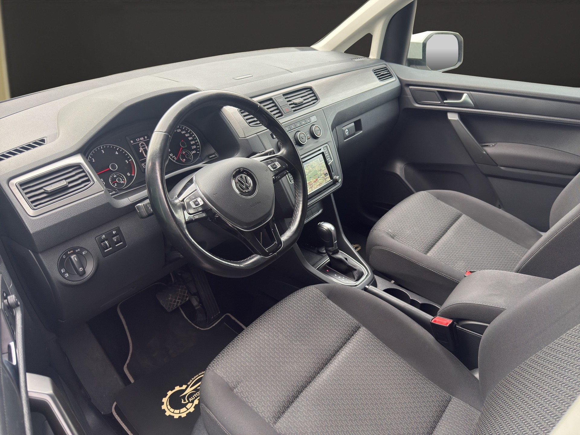 VW Caddy 2.0 TDI Family DSG-image-8