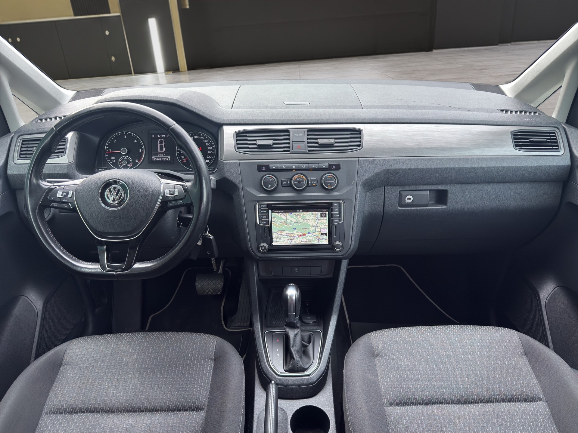 VW Caddy 2.0 TDI Family DSG-image-10