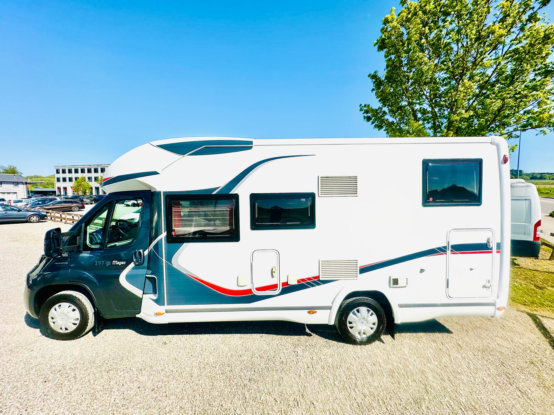 FIAT 2.3JTD 150PS Challenger ***Längsbett / RIESEN-HECK-GARAGE-image-5
