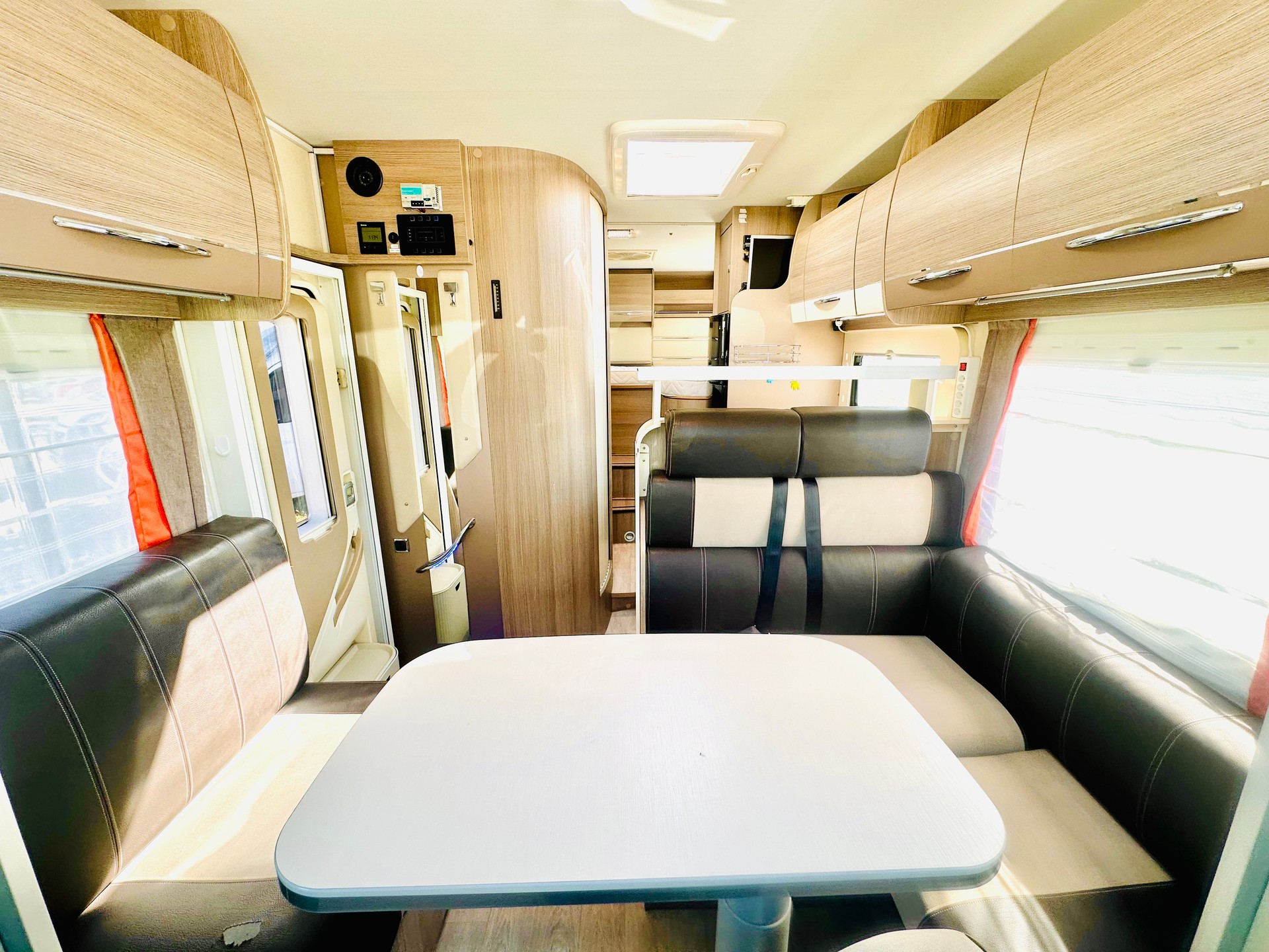 FIAT 2.3JTD 150PS Challenger ***Längsbett / RIESEN-HECK-GARAGE-image-12