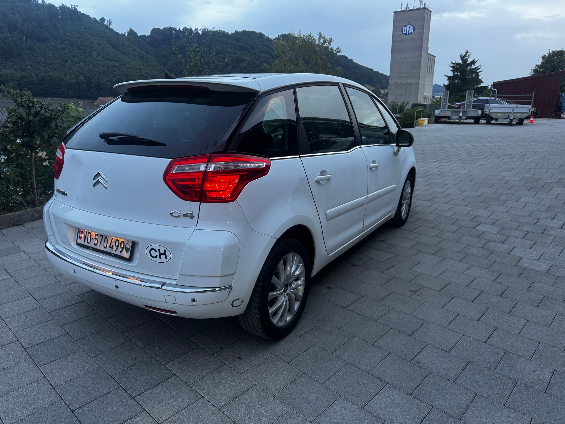 CITROEN C4 Picasso 1.6i 16V THP Exclusive BMP6-image-4