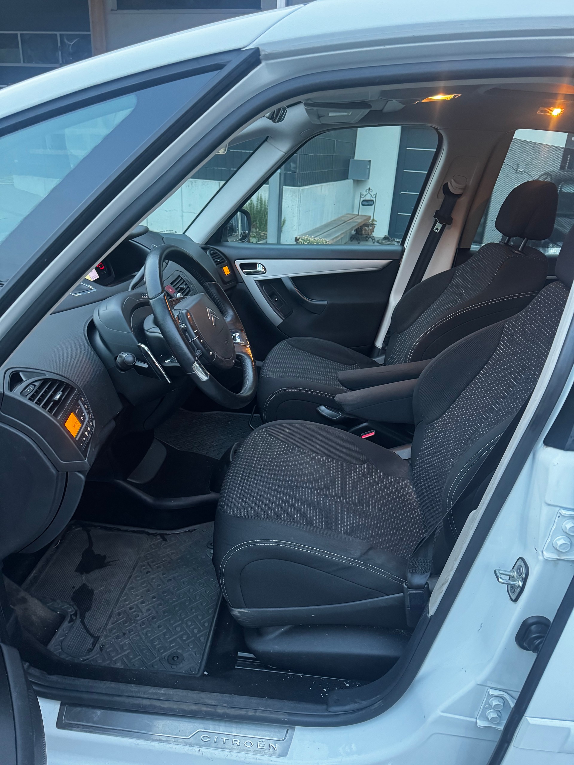 CITROEN C4 Picasso 1.6i 16V THP Exclusive BMP6-image-10