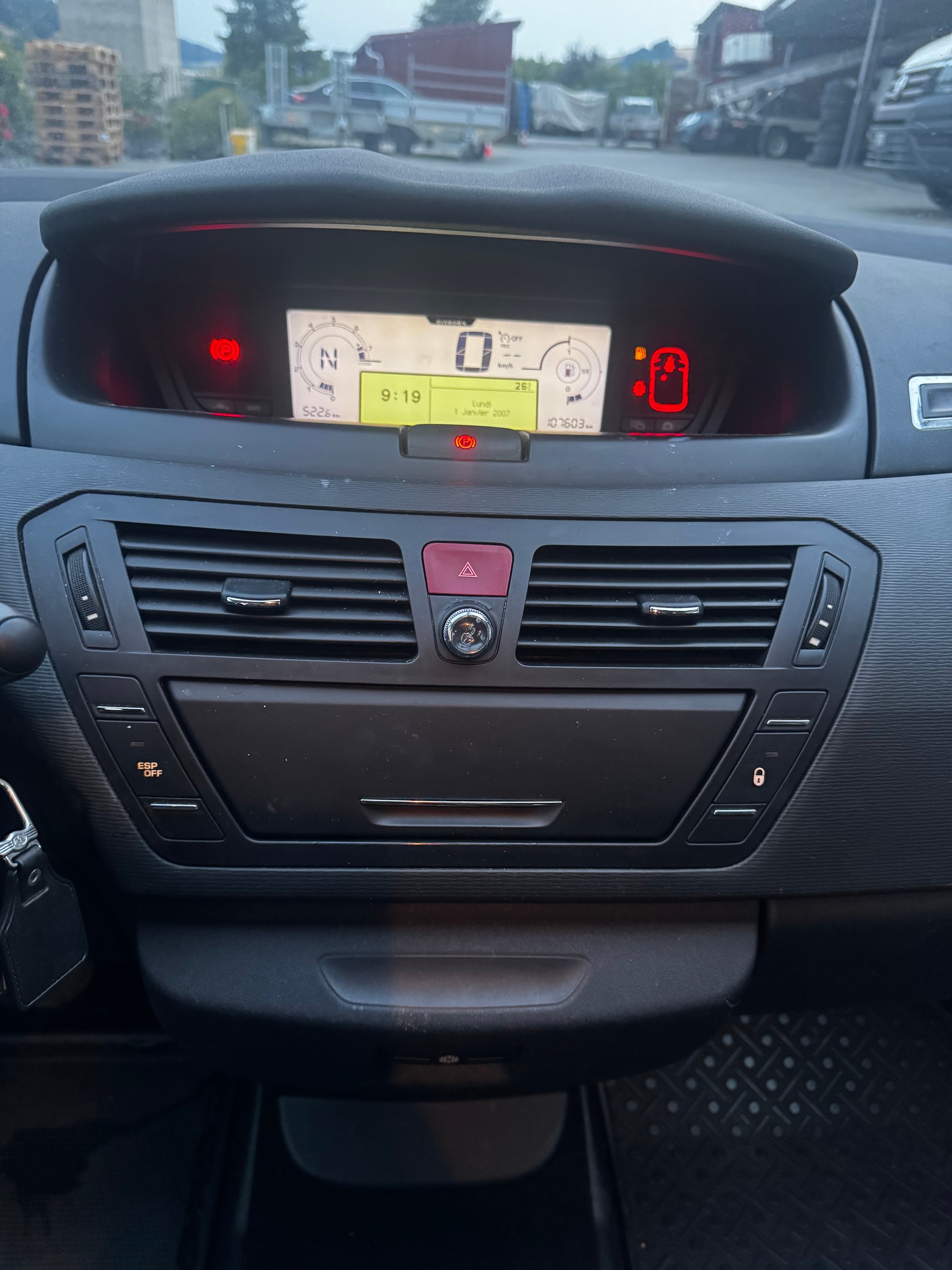 CITROEN C4 Picasso 1.6i 16V THP Exclusive BMP6-image-11