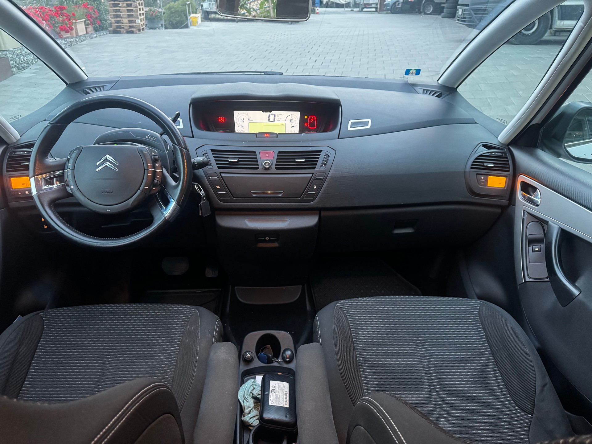 CITROEN C4 Picasso 1.6i 16V THP Exclusive BMP6-image-8
