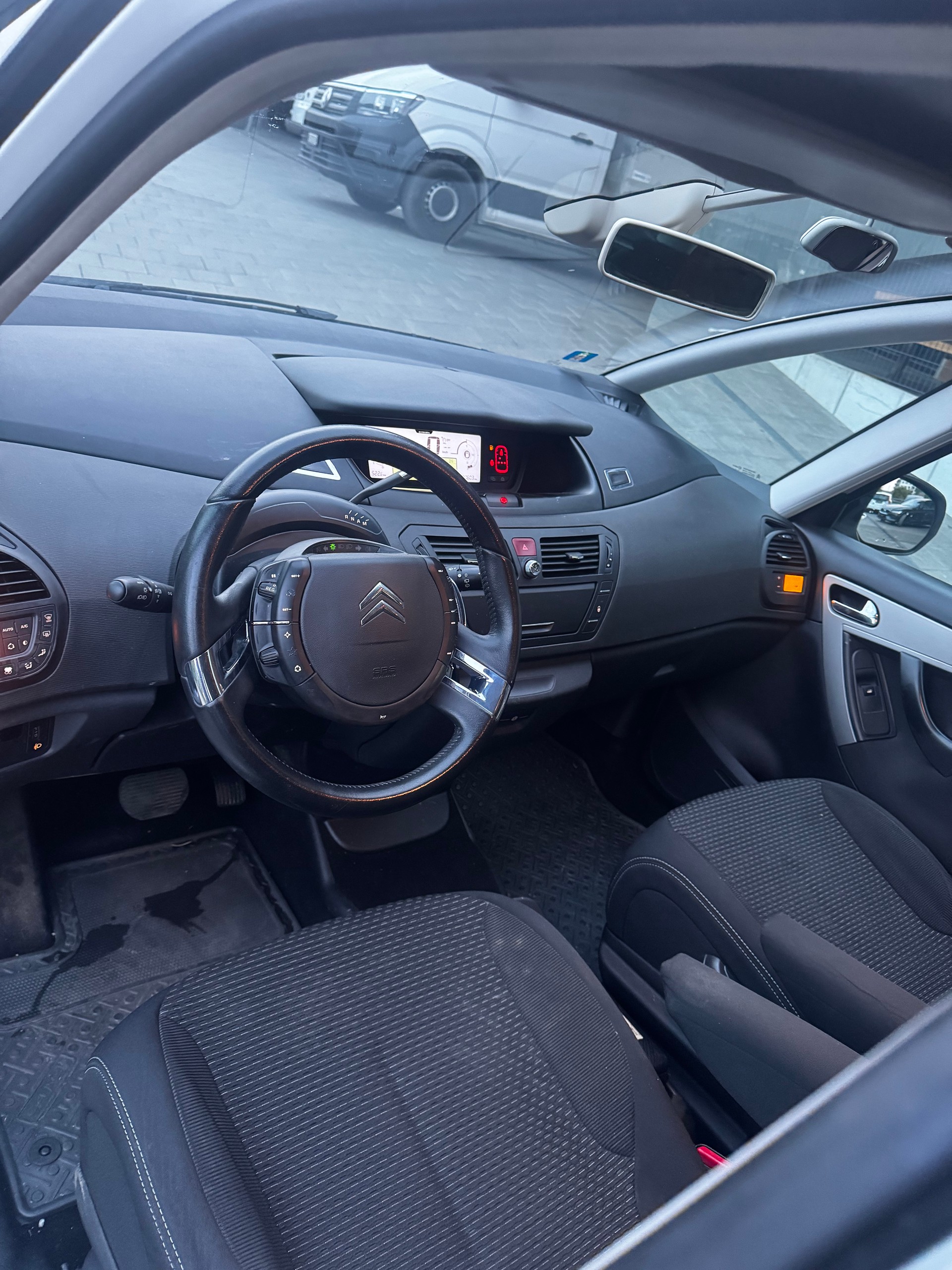 CITROEN C4 Picasso 1.6i 16V THP Exclusive BMP6-image-9