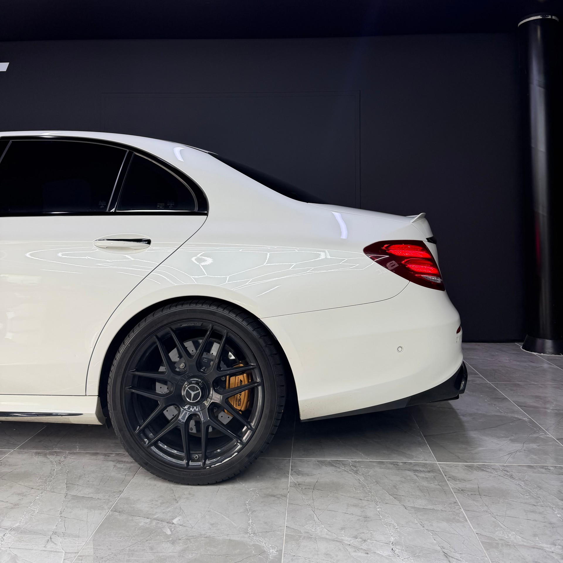 MERCEDES-BENZ E63 AMG S 4 Matic 9G-Tronic-image-5