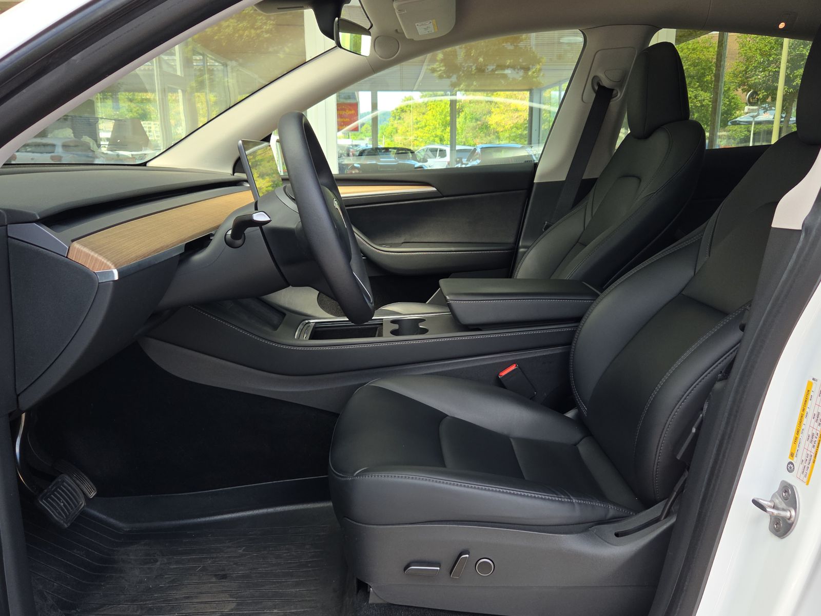 TESLA Model Y Long Range-image-5