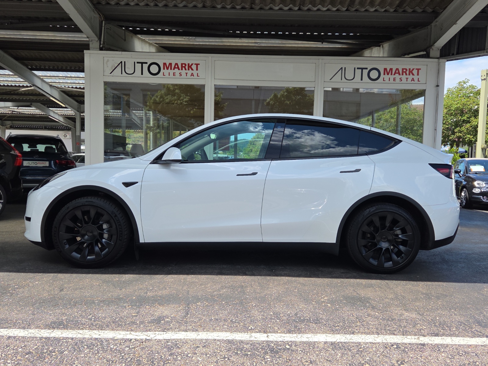 TESLA Model Y Long Range-image-1