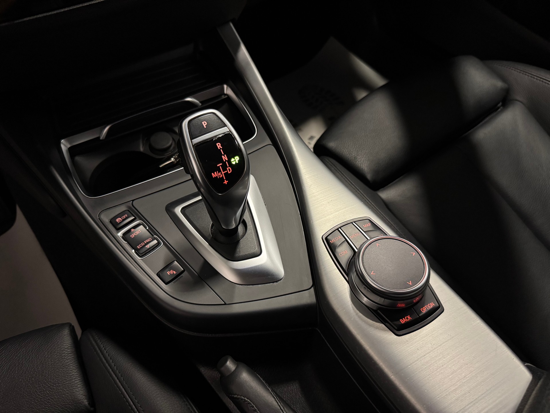 BMW 120d xDrive Edition M Sport Steptronic-image-27