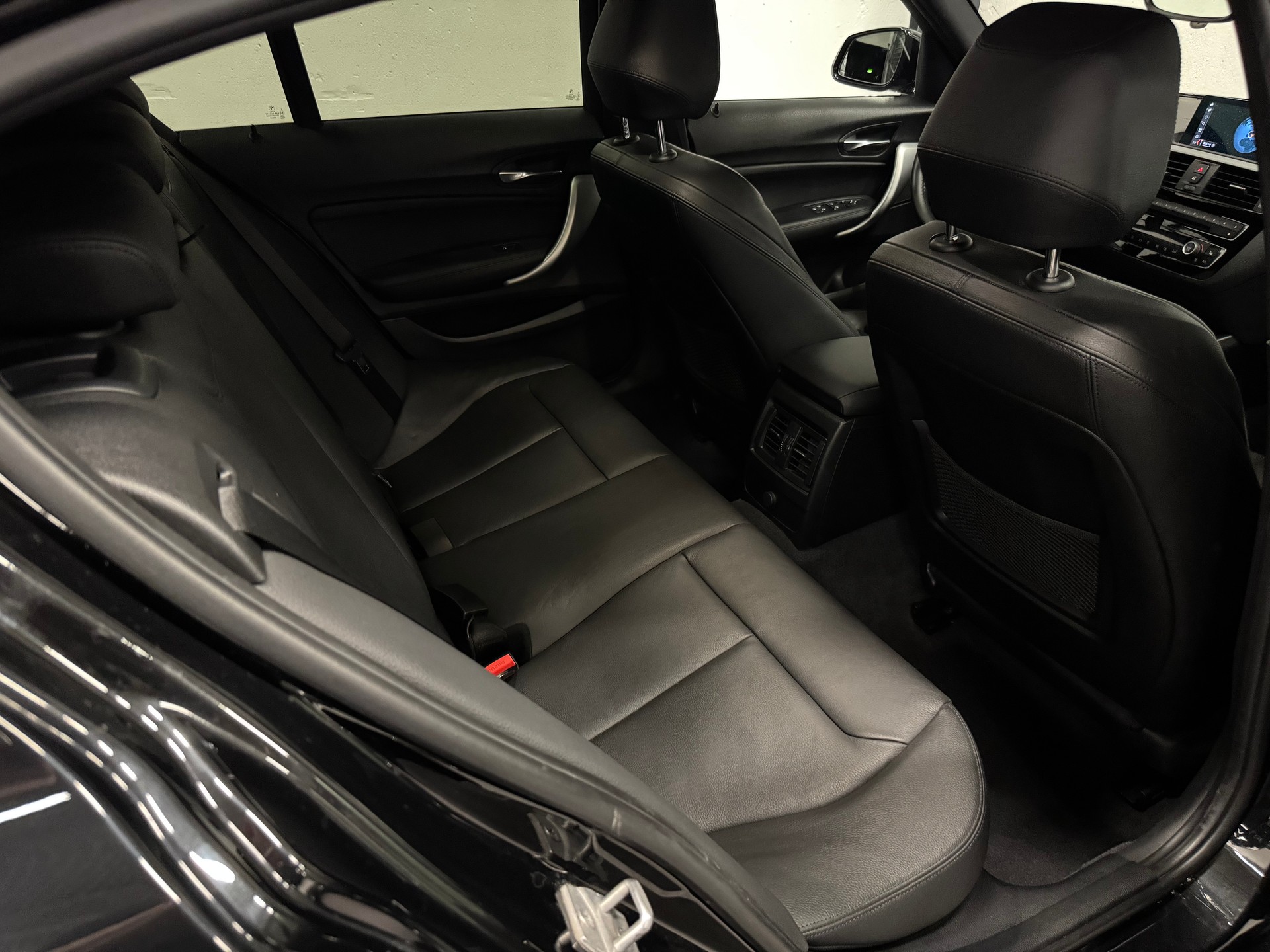 BMW 120d xDrive Edition M Sport Steptronic-image-21